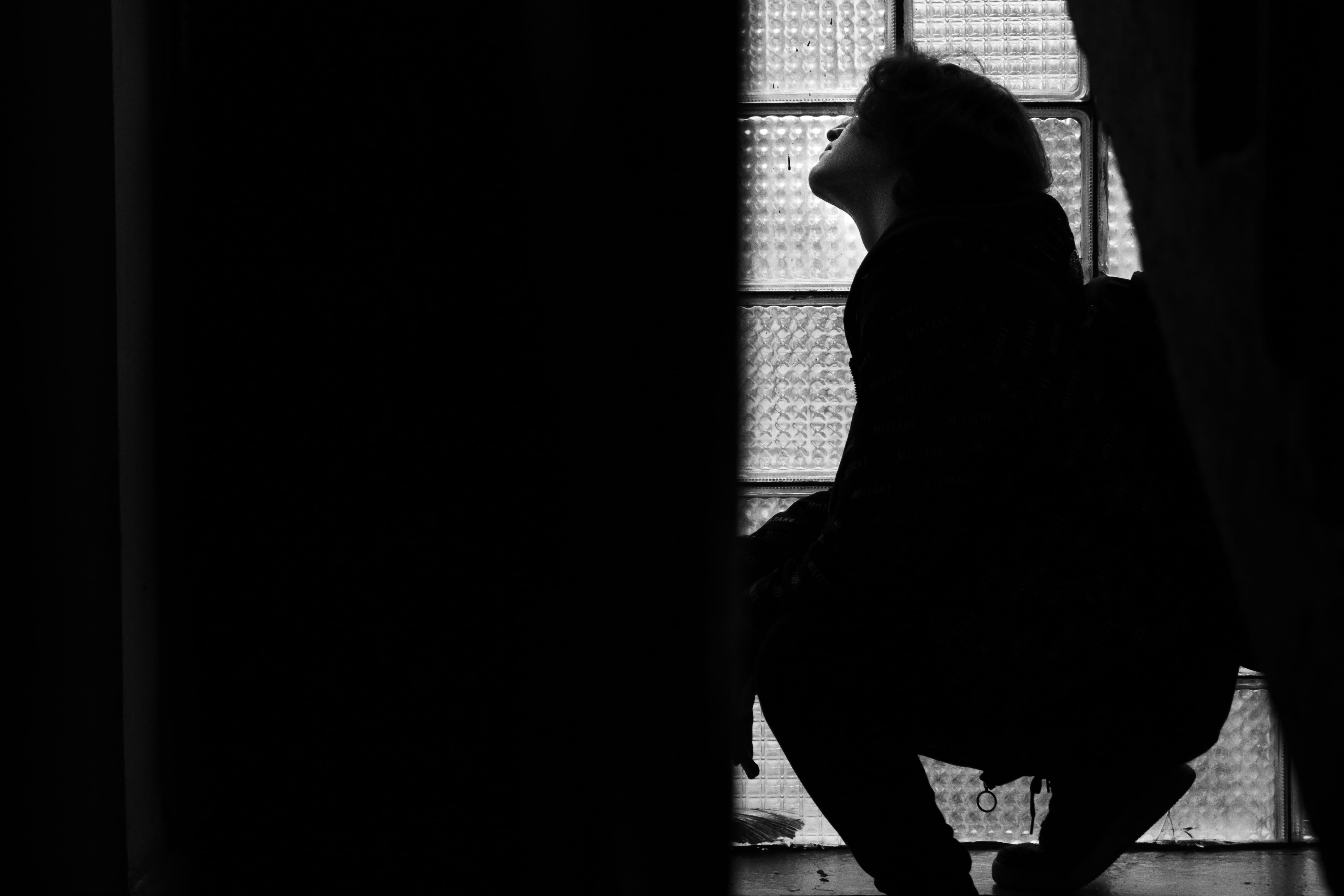 waiting, leisure activities, home interior, baby, architecture, young adult, dark, face, copy space, side view, contemplation, silhouette, leisure activity, HD Wallpaper