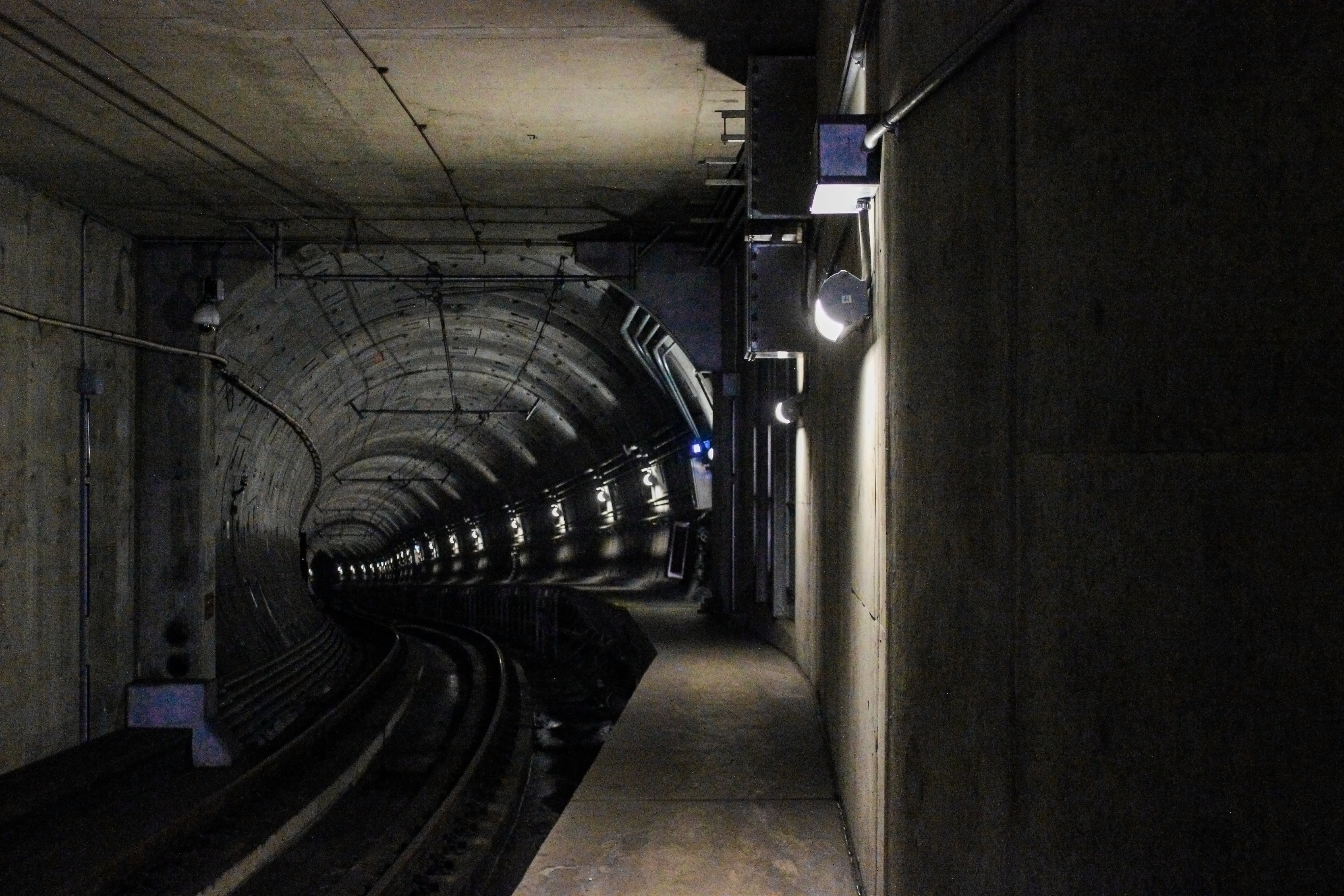 railway track, diminishing perspective, 5K, public transportation, built structure, indoors, basement, dark, direction, empty, subway, arch, underground, HD Wallpaper