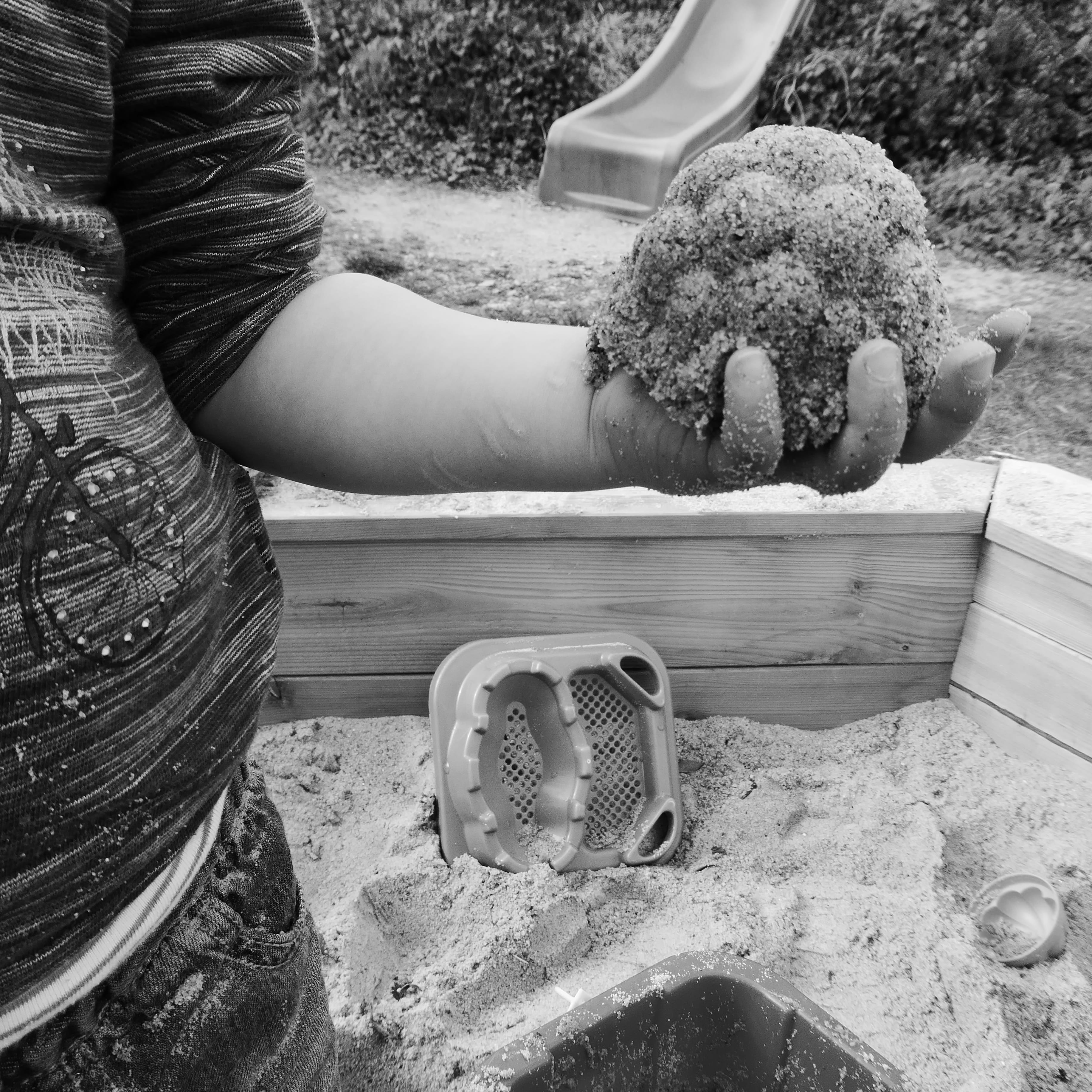 sitting, sand cake, garden, adult, one person, nature, playground, lifestyles, midsection, hand, beach, childrens, body part, real people, 2K, out, leisure activity, Phone HD Wallpaper