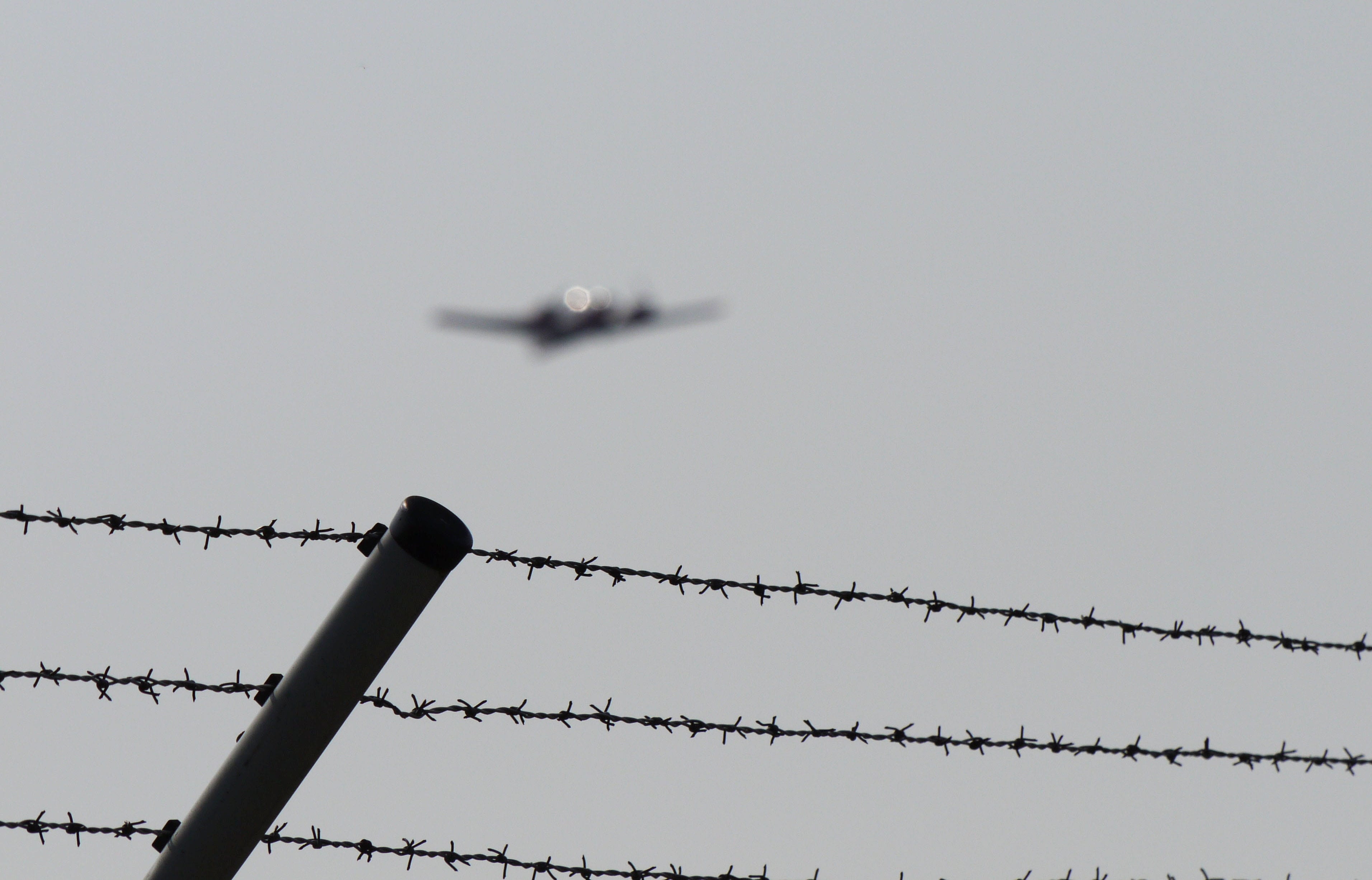 low angle view, restricted zone, nature, barbed wire, communication, twin engine, outdoors, day, propeller plane, safety, technology, airport, departure, HD Wallpaper