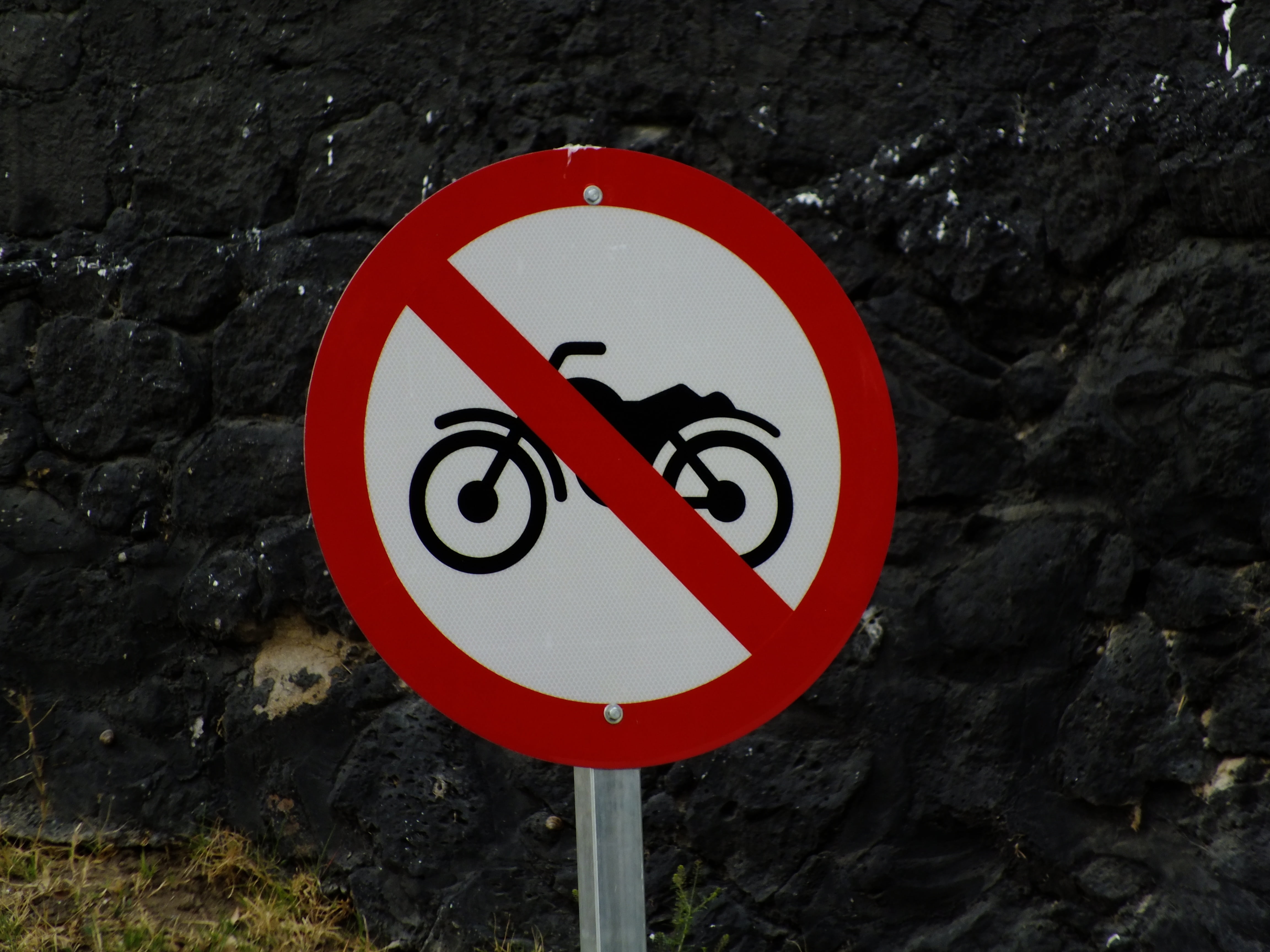 traffic sign, no motorcycles, information sign, warning, road, red sign, outdoors, vehicle, no people, forbidden, guidance, regulation, geometric shape, HD Wallpaper