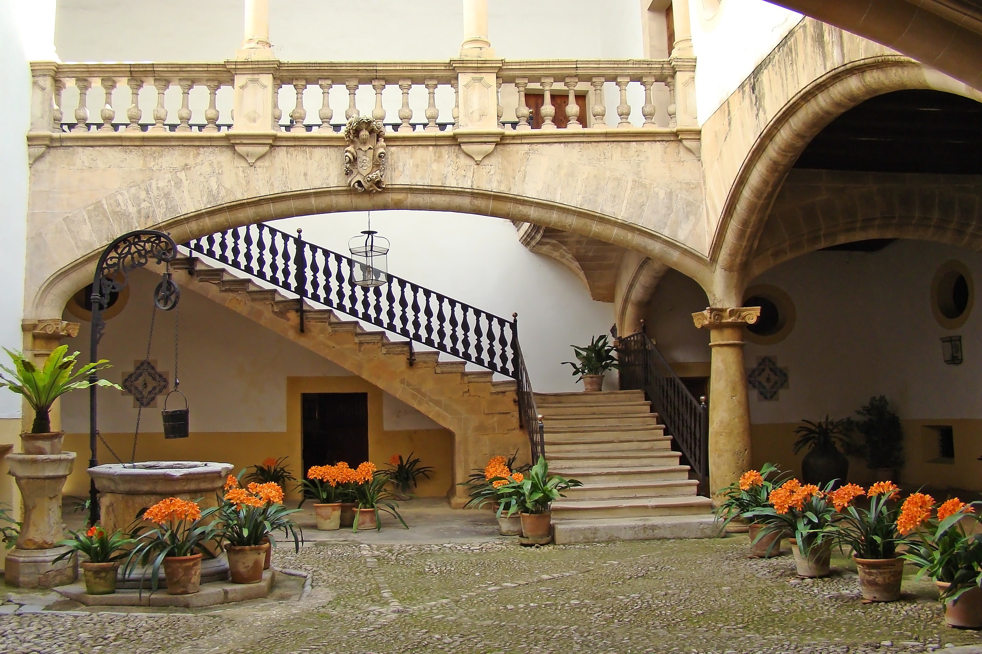no people, courtyard, building, townhouses, bloomed, residential district, yard, bows, spacer, potted plant, outdoors, luxury, arch, staircase, tour, the window, HD Wallpaper