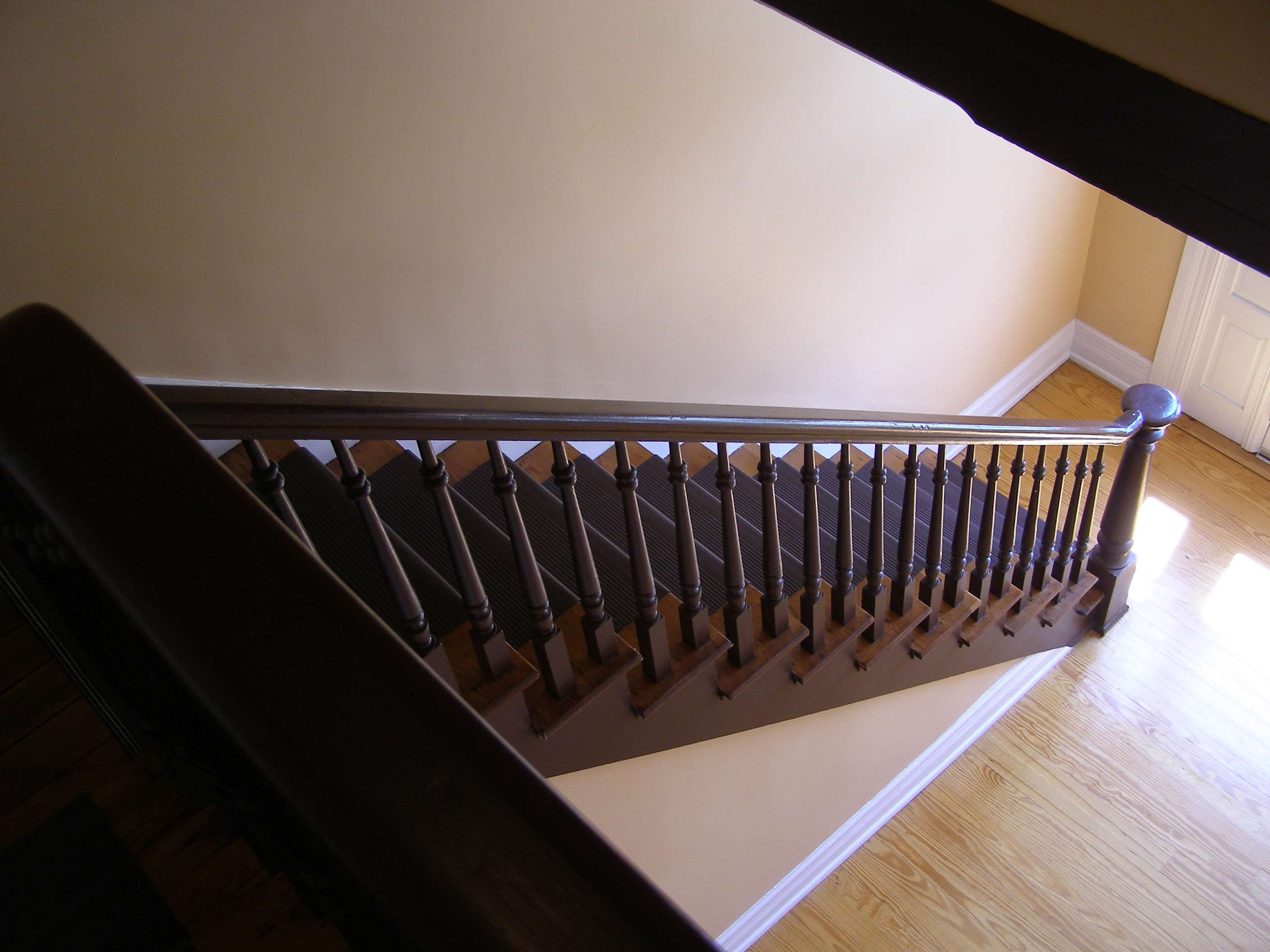 balustrade, building, stairway, wood - material, steps, wall - building feature, built structure, staircase, steps and staircases, indoors, 2K, interior design, HD Wallpaper