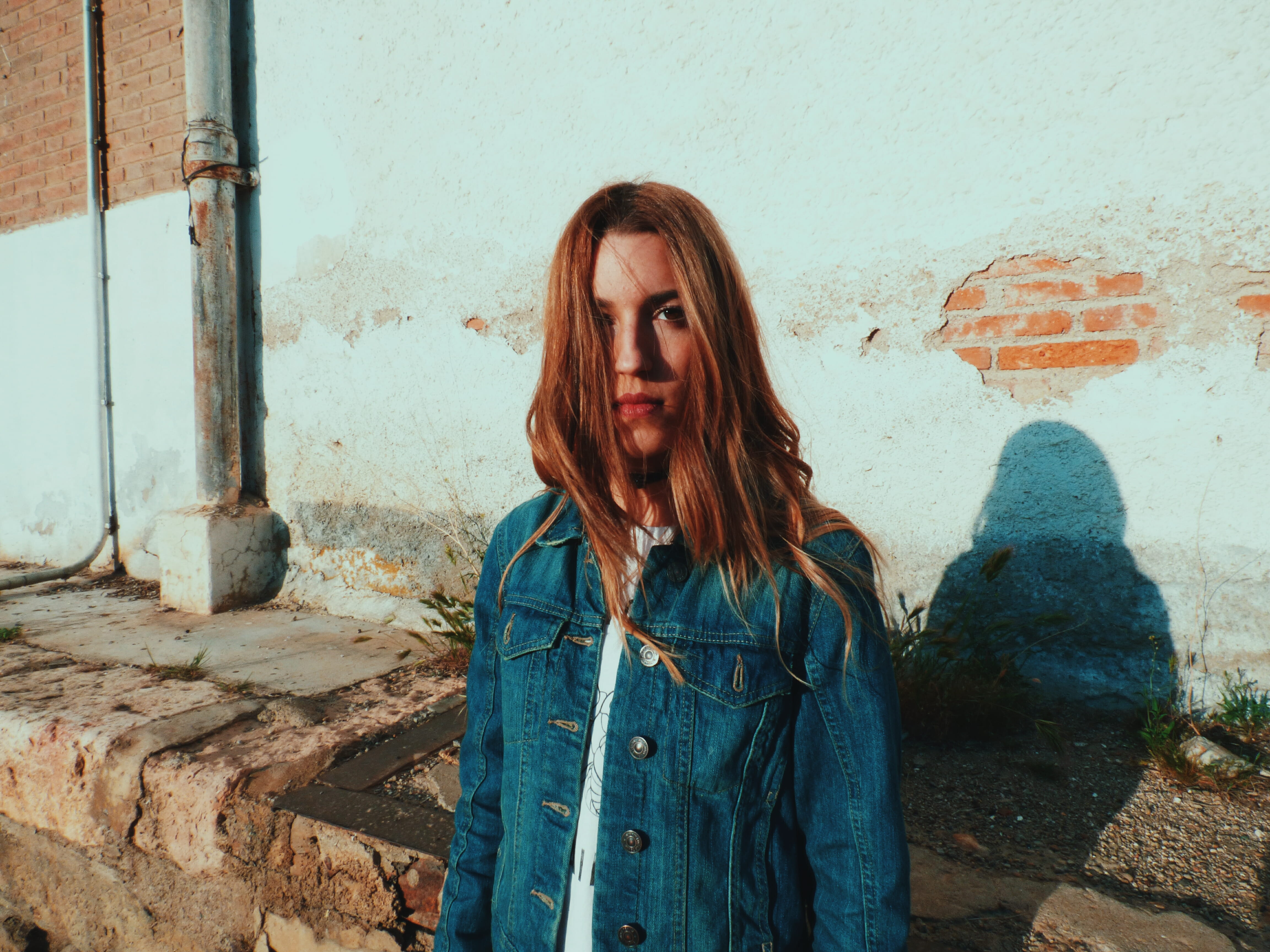 waist up, casual clothing, females, jacket, women, 4K, real people, young women, hair, standing, Stay, green, beautiful woman, painted, architecture, day, HD Wallpaper