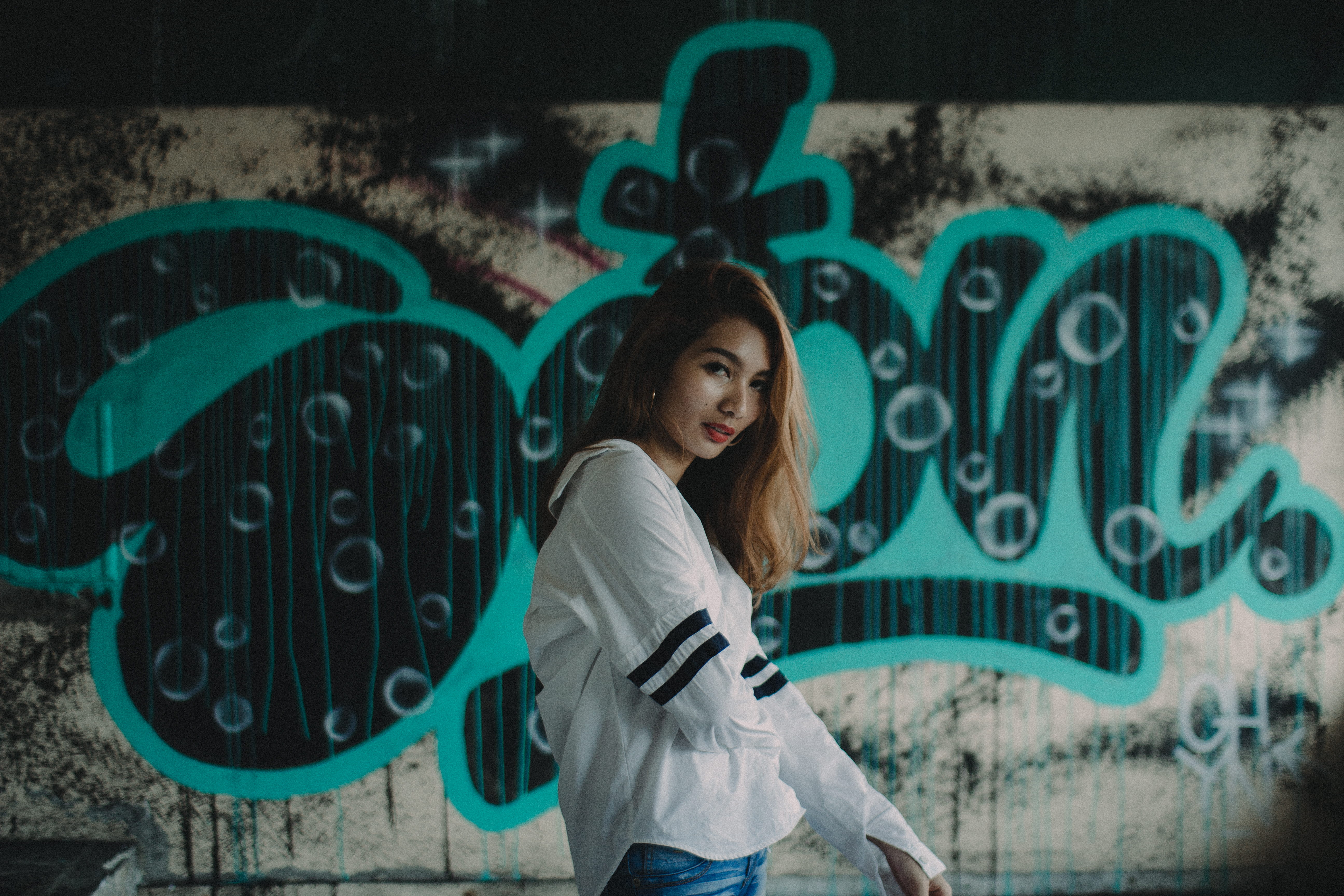 top, women, selective focus, young Adult, street art, white, young women, wall, long, adult, graffiti, portrait, painting, sleeve, woman, wall - Building Feature, HD Wallpaper