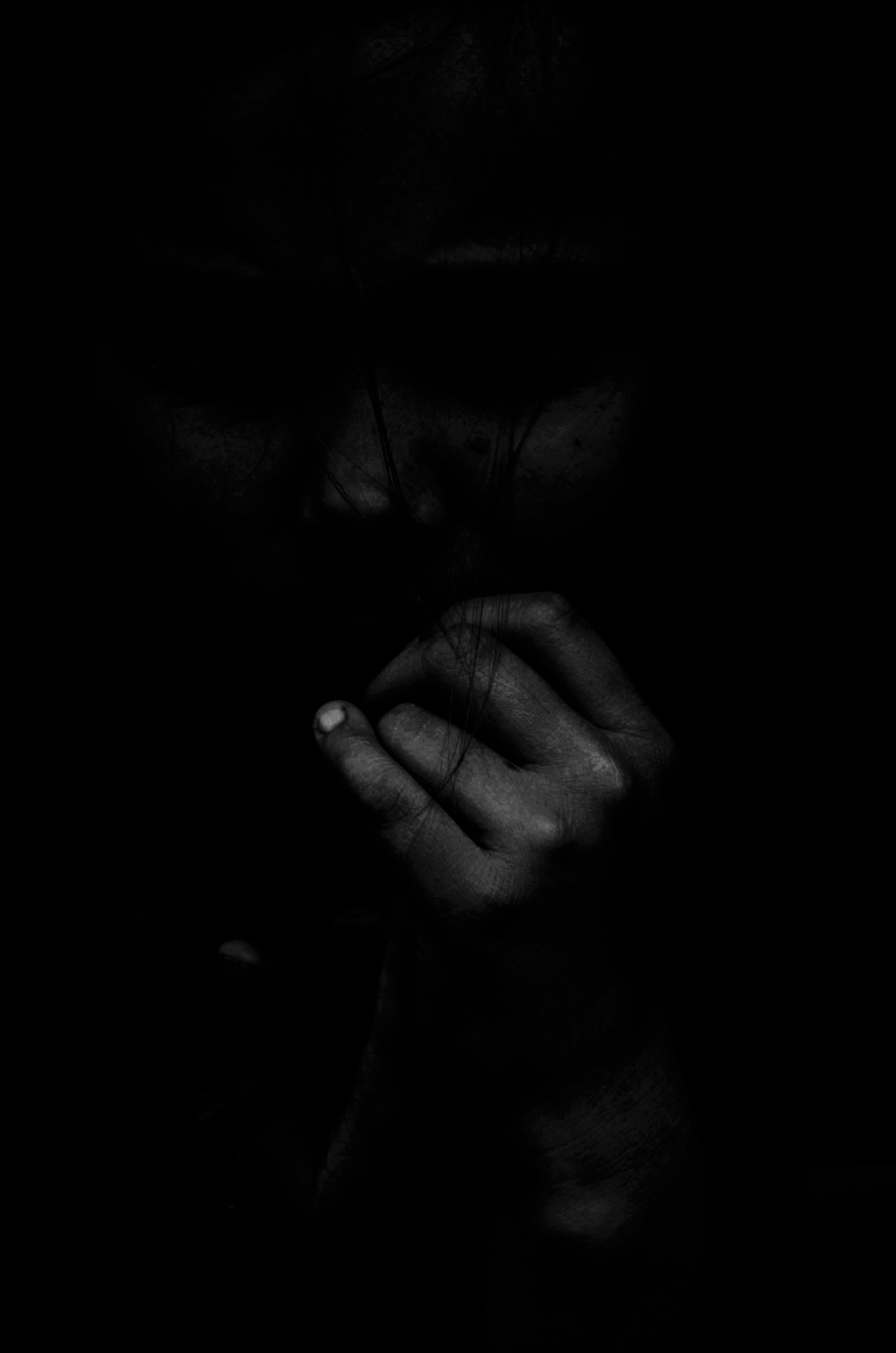 depression - sadness, studio shot, contemplation, human face, close-up, united kingdom, hand, front view, dark, sadness, headshot, frustration, finger, Phone HD Wallpaper