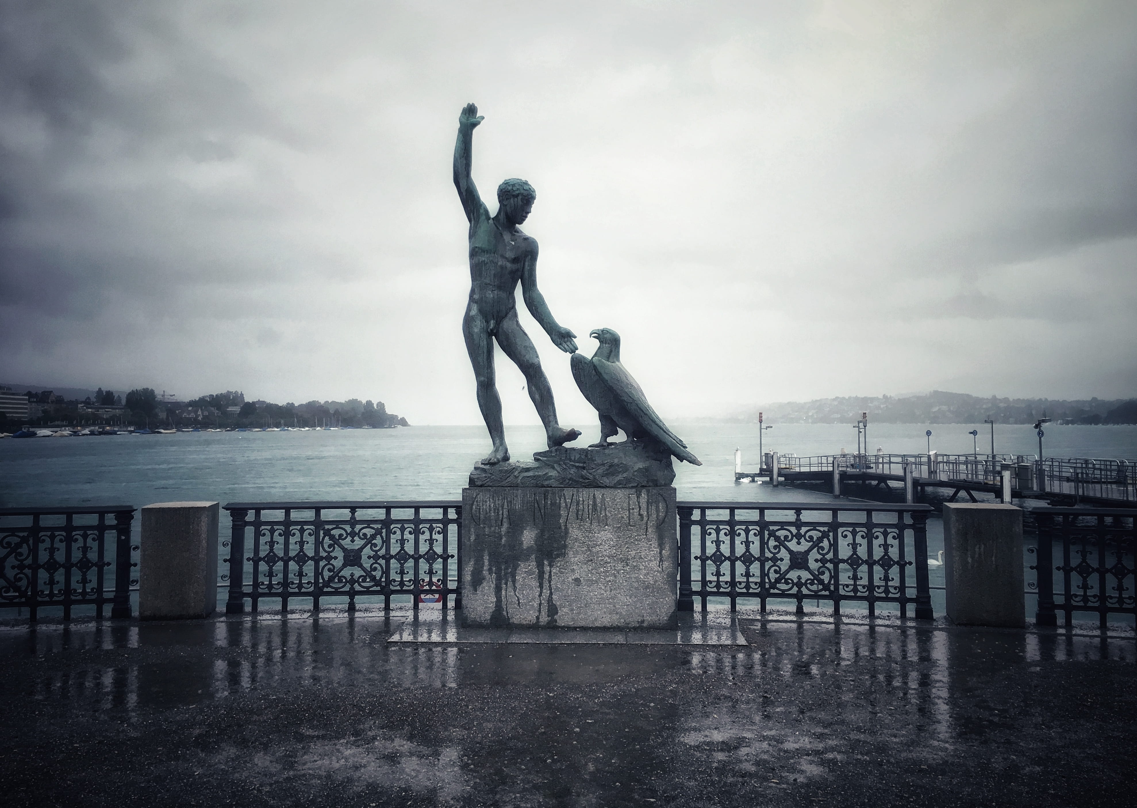 sea, zürich bürkliplatz, craft, switzerland, representation, rain, cloud - sky, day, arms raised, zürich, human representation, rainy, sculpture, lake, HD Wallpaper