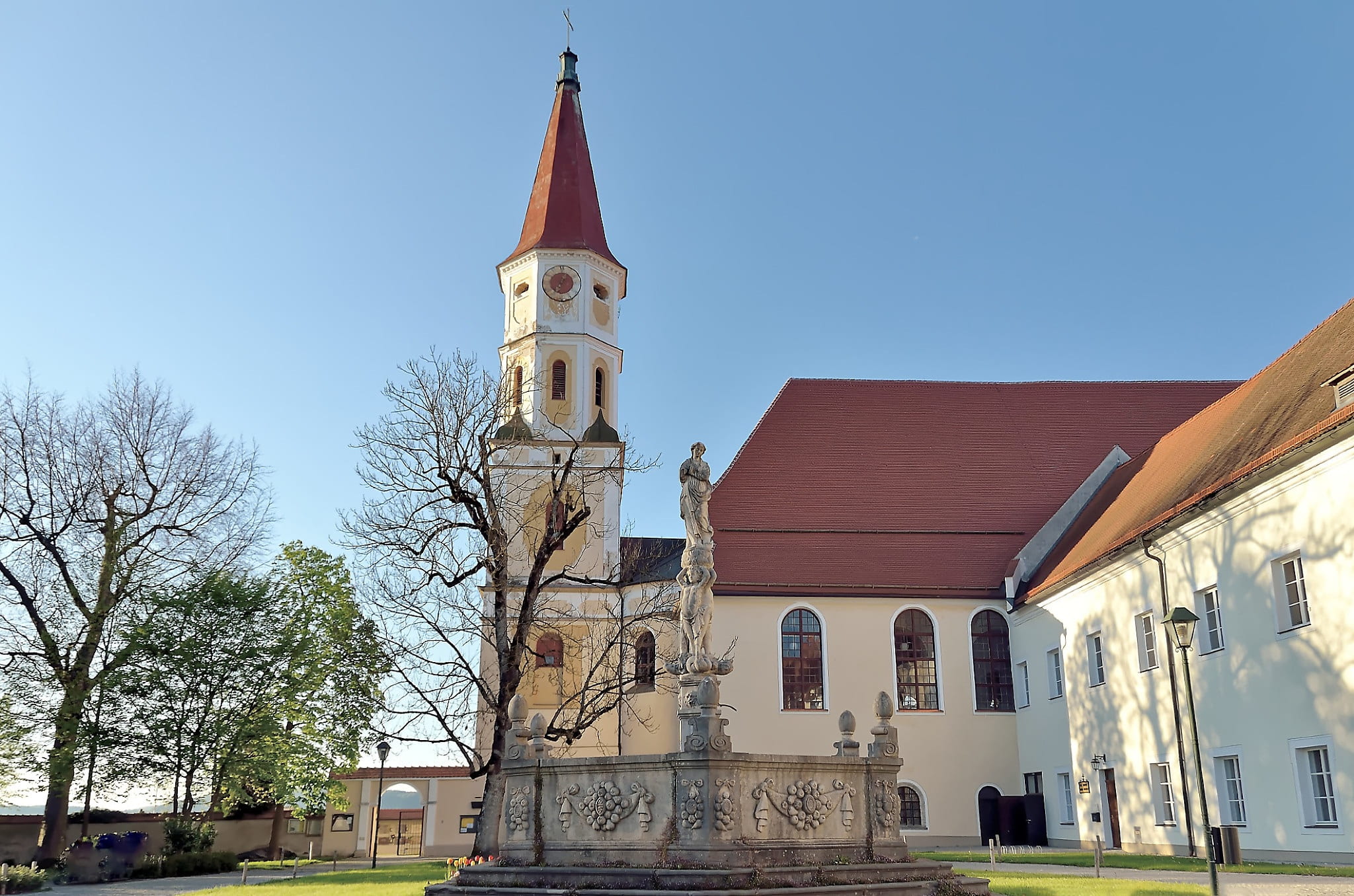 spire, religion, pankraz, sky, tower, built structure, architecture, building, braunau am inn, place of worship, spirituality, tree, low angle view, outdoors, HD Wallpaper