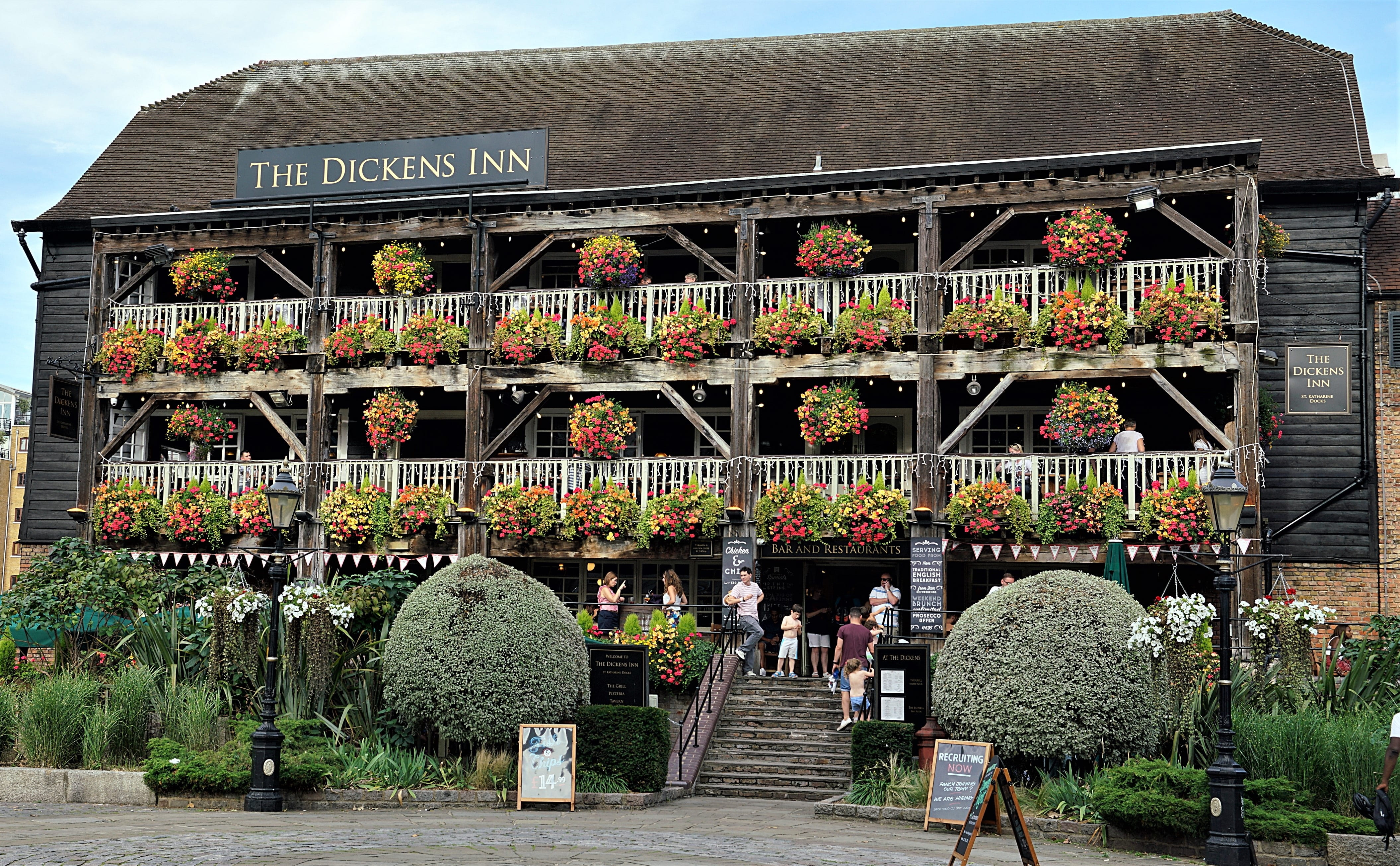 non-western script, outdoors, walking, information, nature, the dickens inn, english, architecture, city, built structure, plant, st catherines dock, script, HD Wallpaper