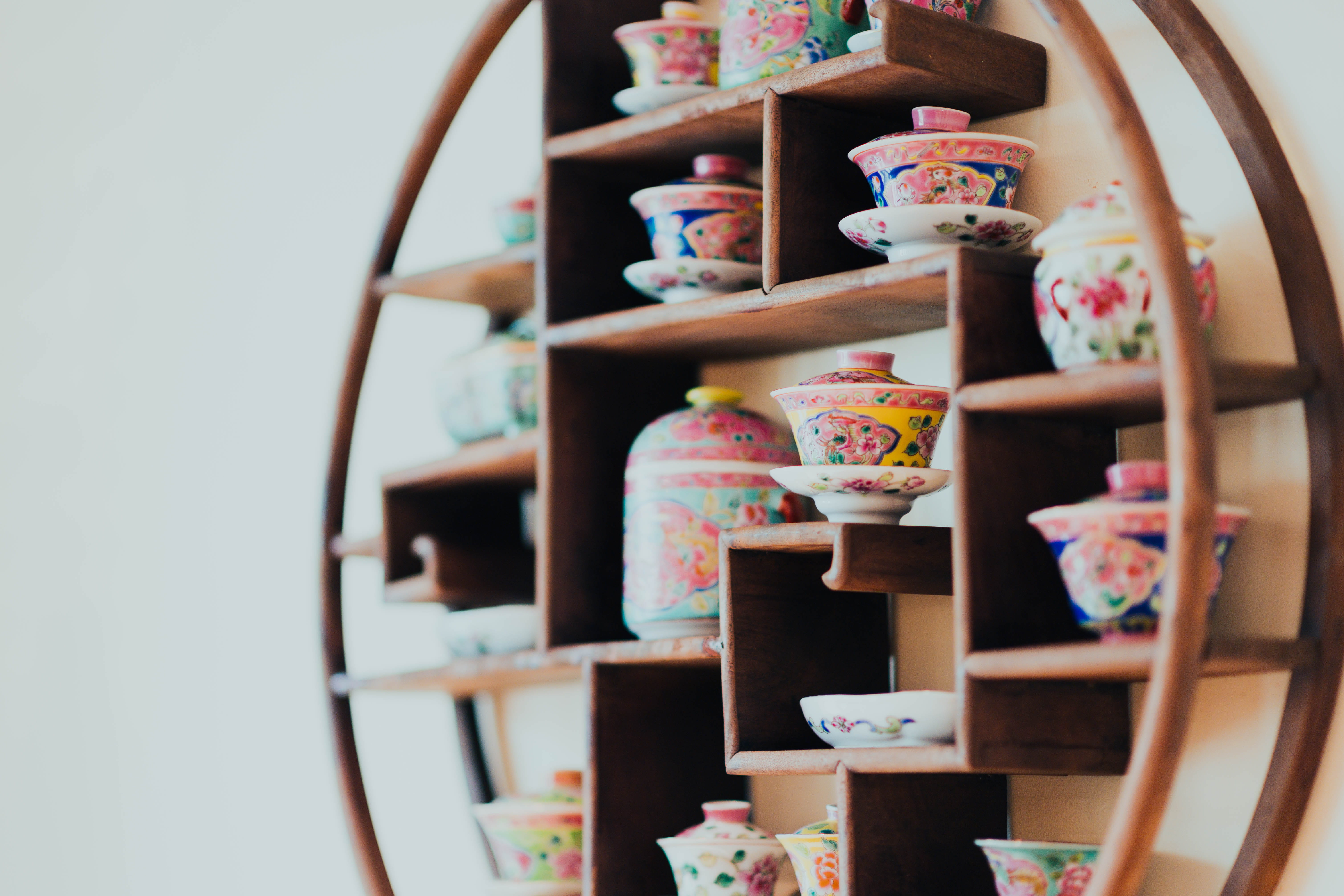 round, close-up, creativity, multi colored, crockery, representation, hardwood, crowd, wall, mixing bowl, wooden, choice, decoration, selective focus, arrangement, HD Wallpaper