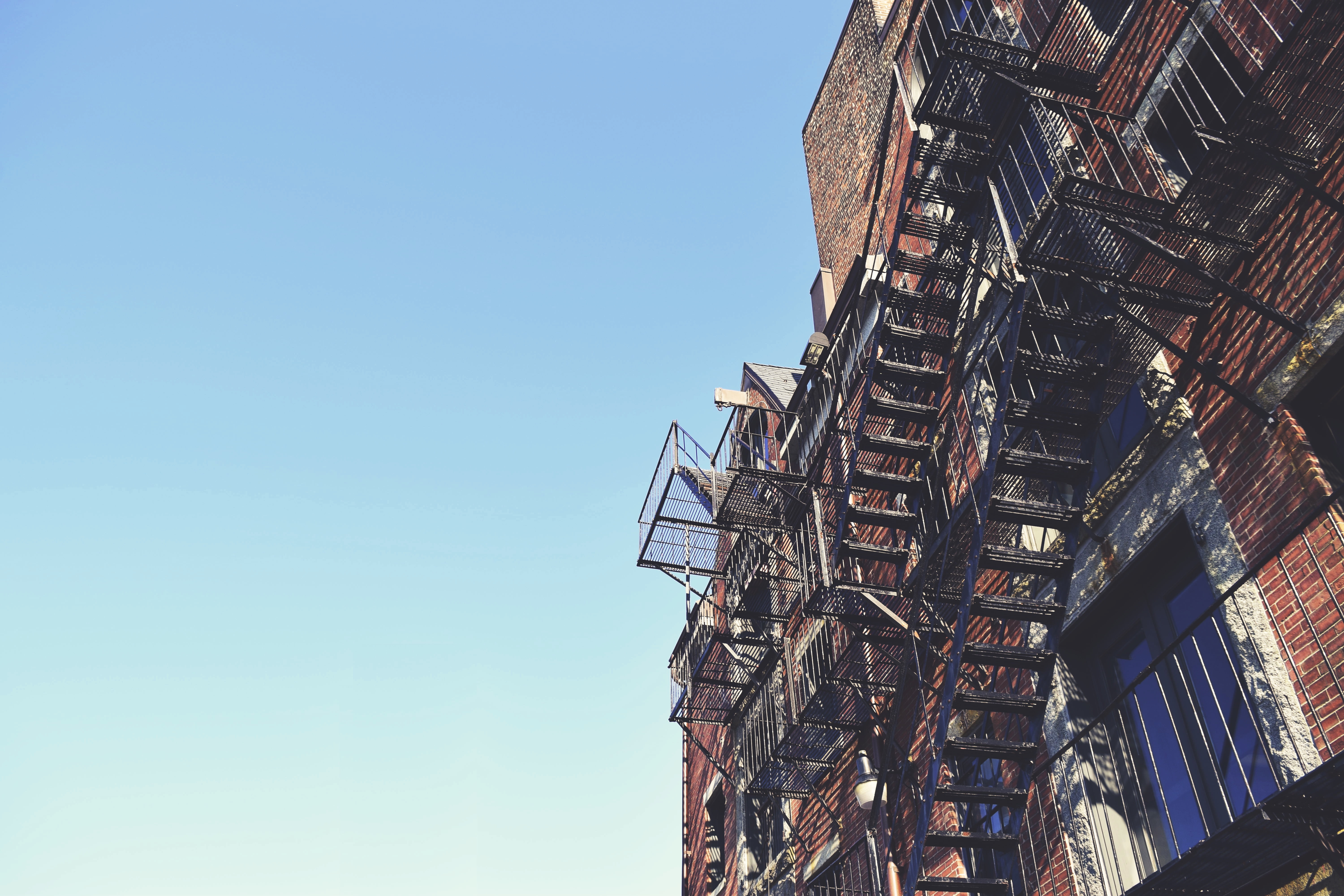 railings, residential, travel, brown, steps and staircases, office, apartment, outdoors, nature, built structure, buildings, fire escape, building exterior, HD Wallpaper