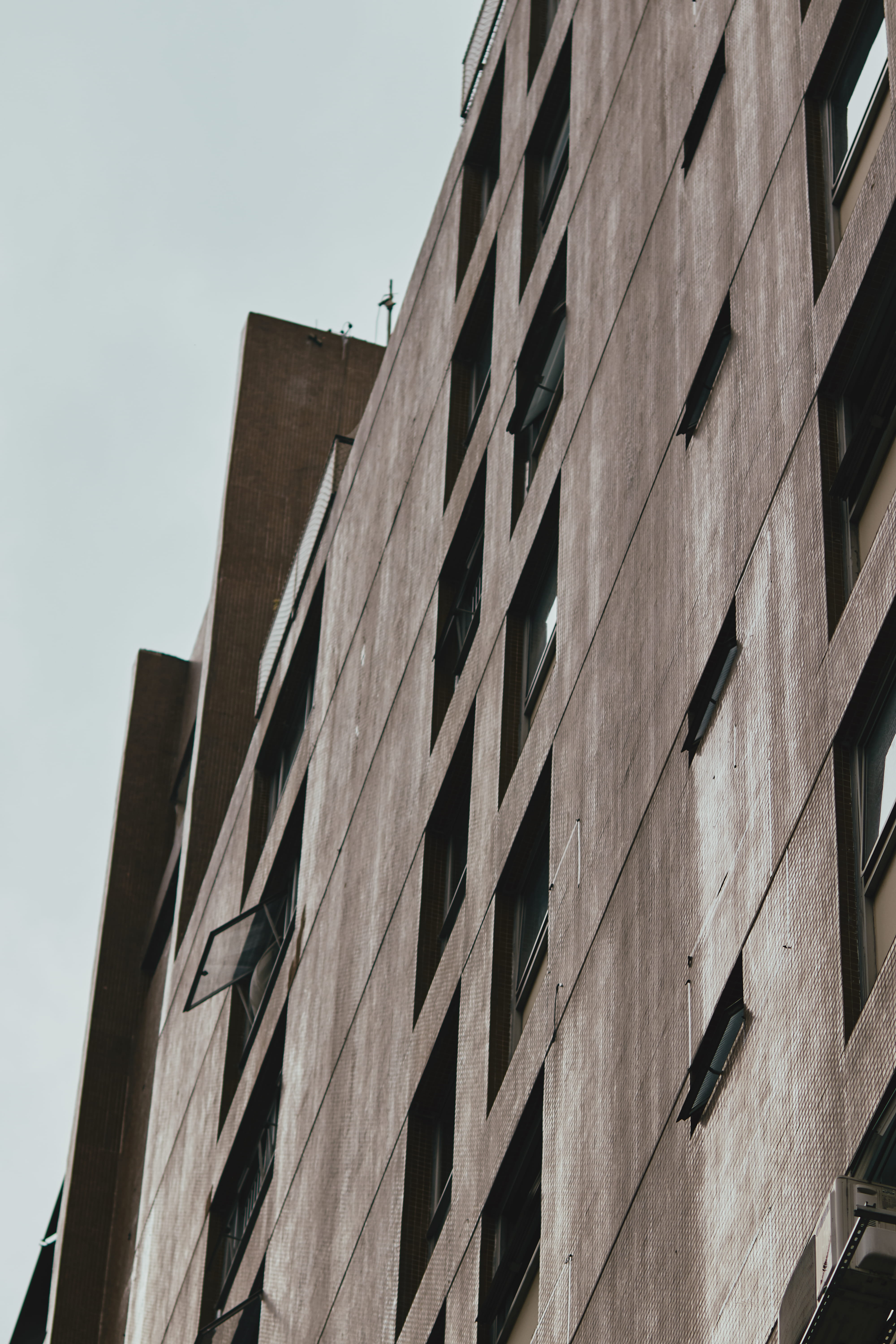 office building exterior, board, apartment, urban, office, architectural design, high, sky, tall, low angle shot, contemporary, building exterior, in a row, Phone HD Wallpaper