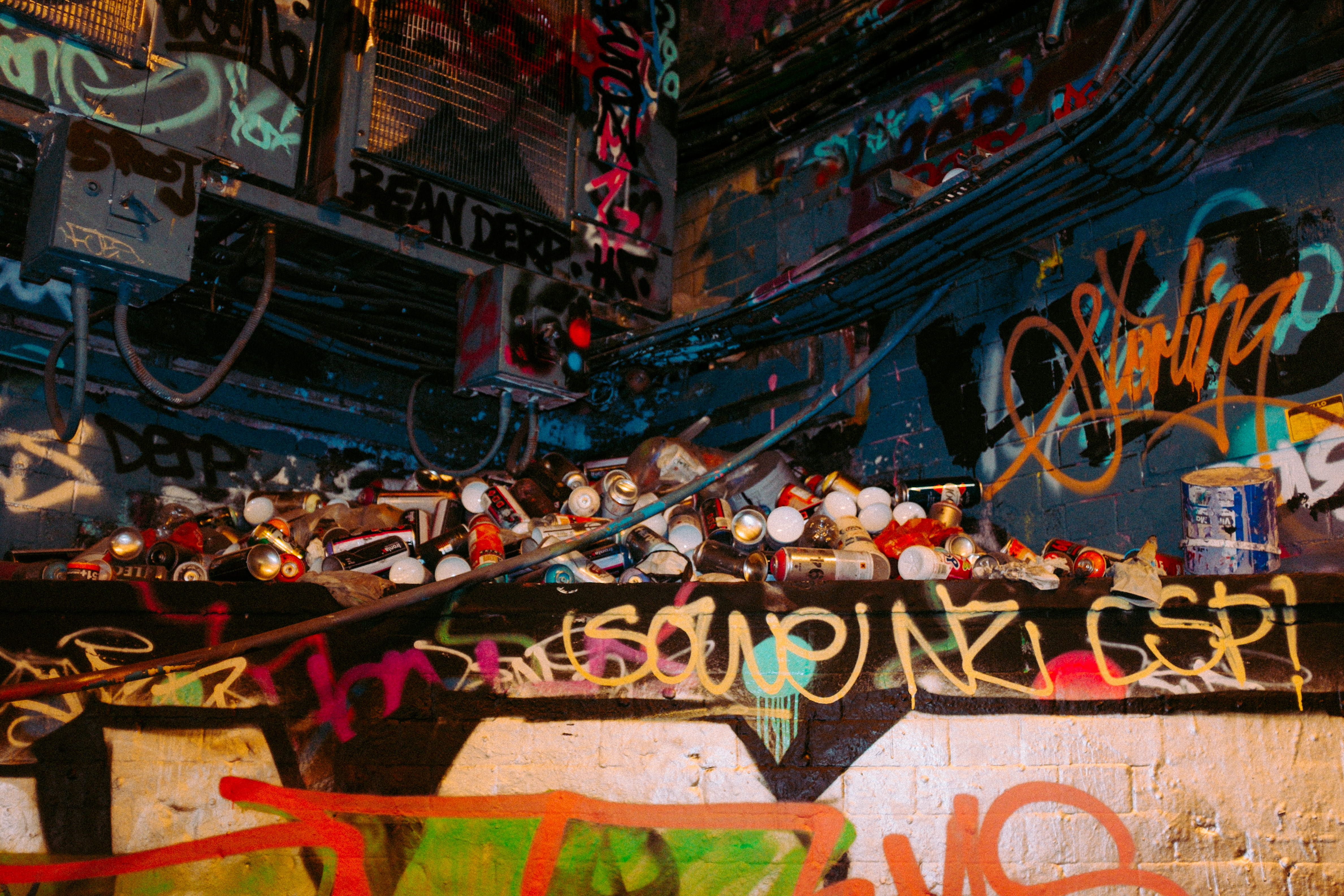 theme park, leisure activities, graffiti, cake, creme, architecture, multi colored, icing, wall - building feature, day, arcade game machine, art and craft, HD Wallpaper