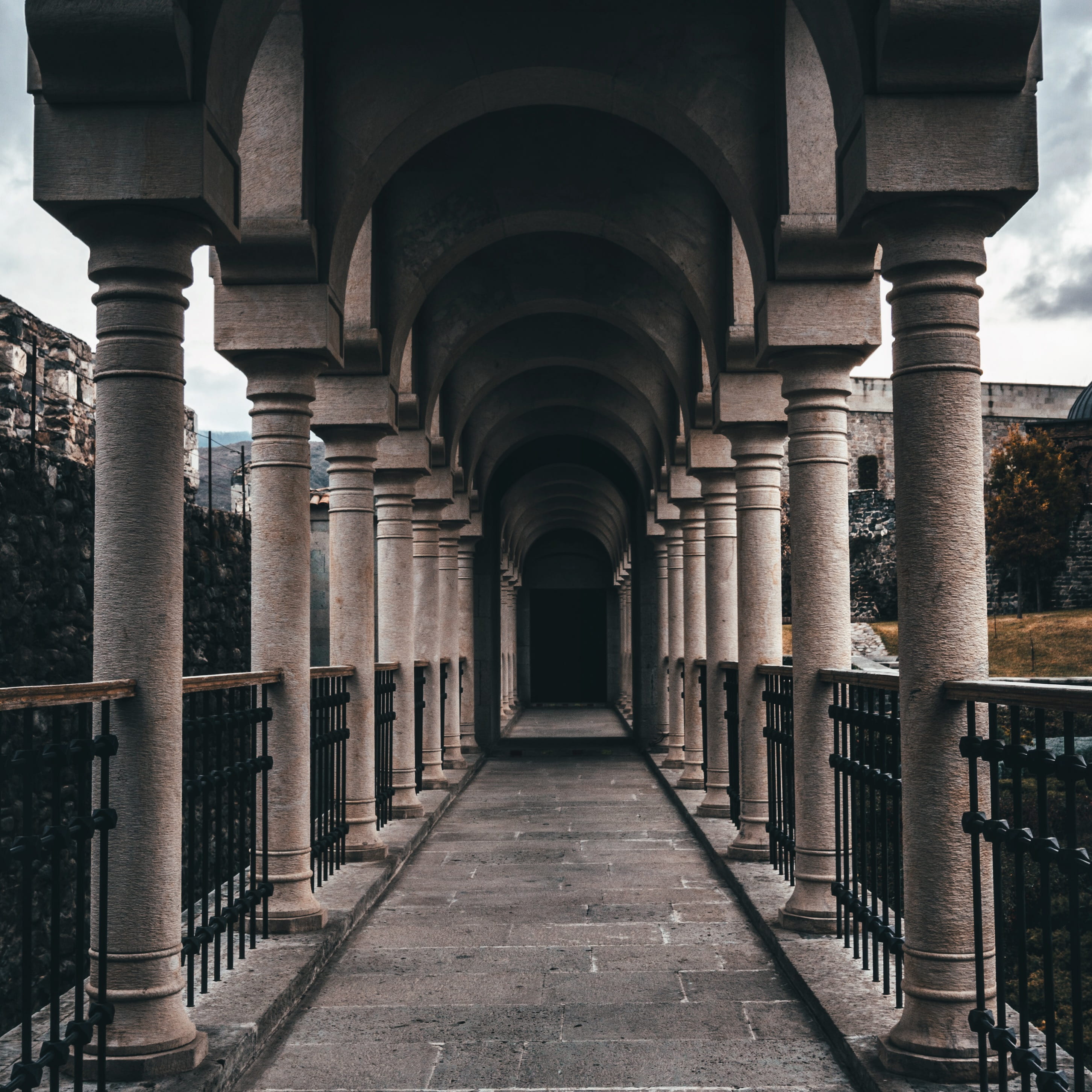 the way forward, architectural column, architecture, epar.od. neon moudanion - neas kalliktatias, floor, ceiling, chalkidiki, arch, pillar, colonnade, building, Phone HD Wallpaper
