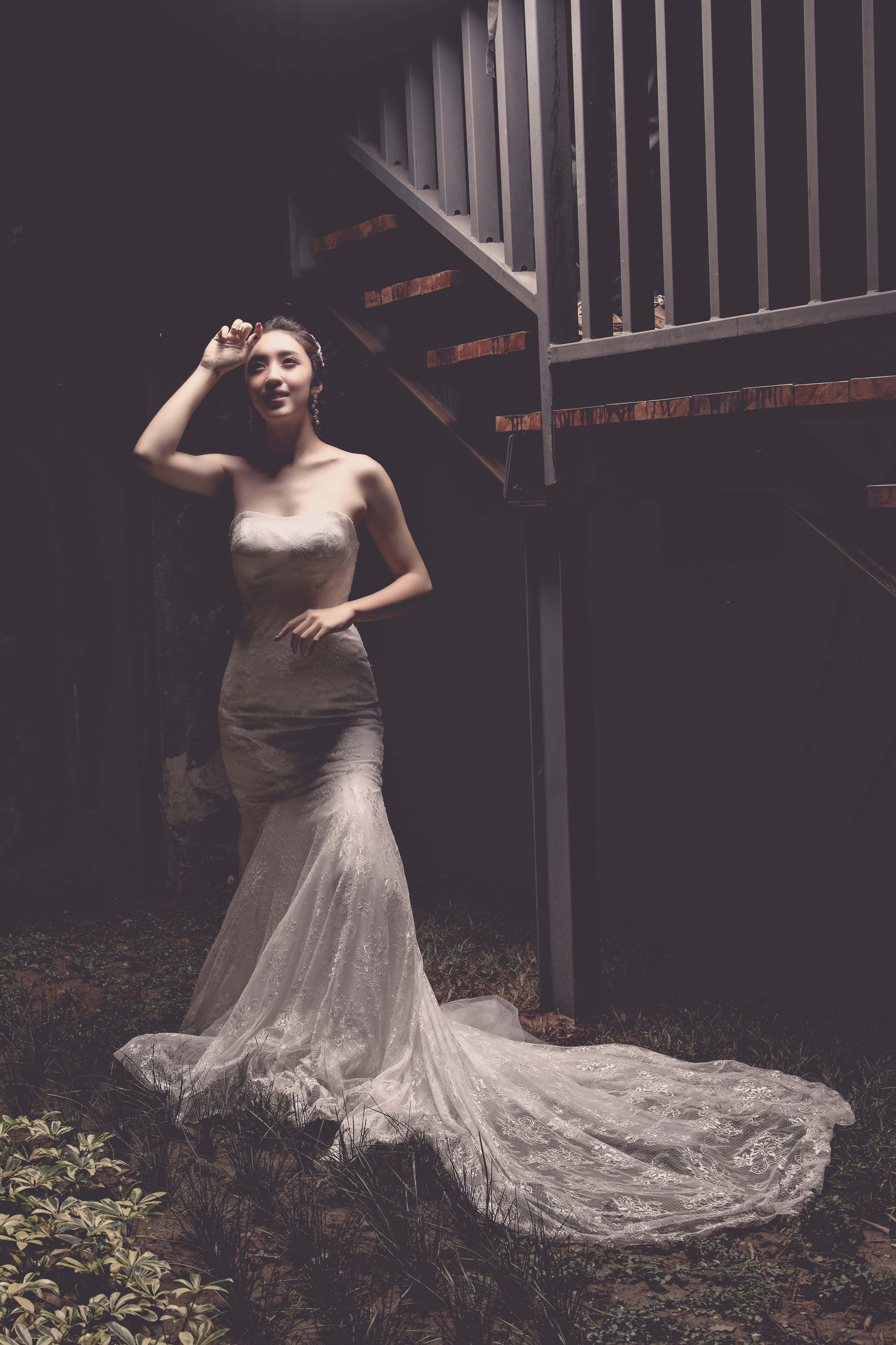 evening gown, adult, photo, person, beautiful woman, lifestyles, portrait, real people, fashion, handrail, newlywed, woman, photography, beauty, human, Phone HD Wallpaper