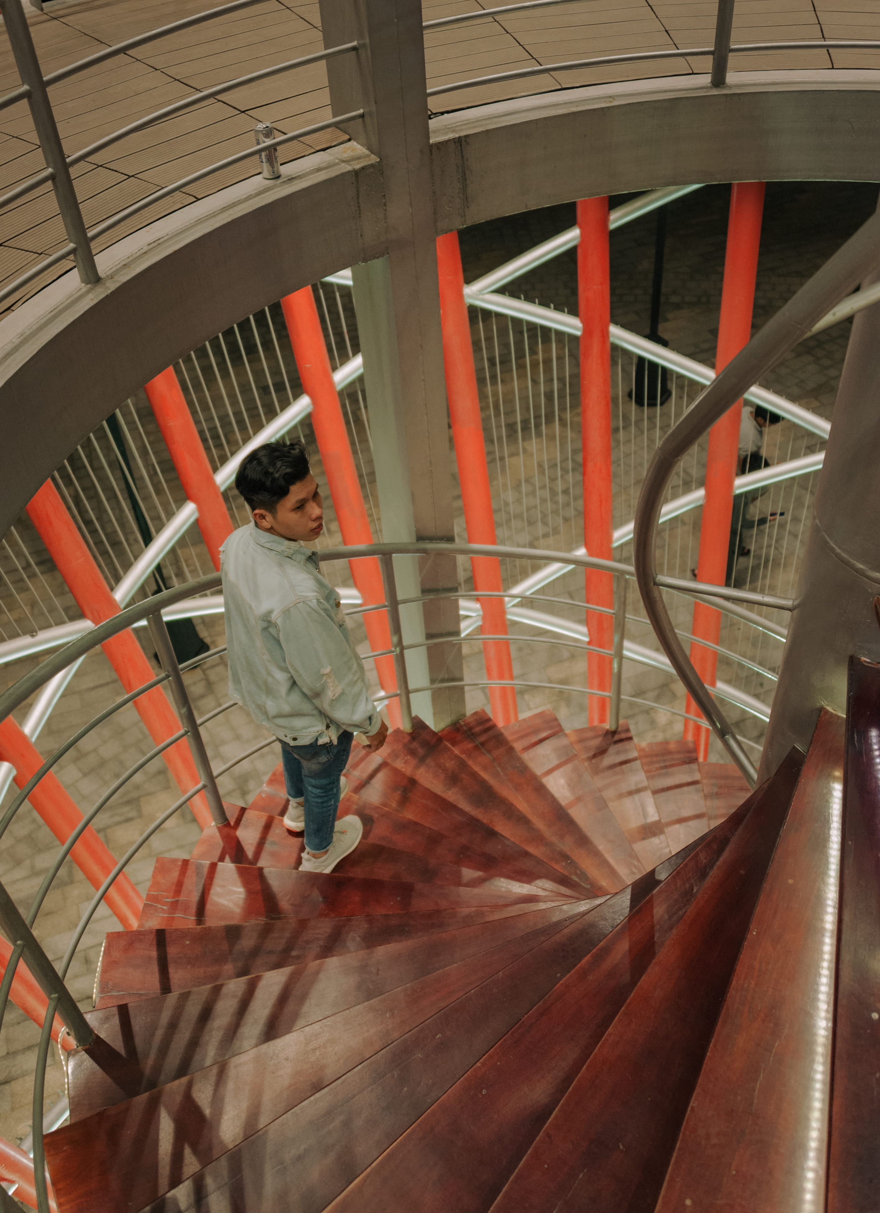 real people, beams, rear view, casual clothing, denim jacket, metal railings, railing, boy, staircase, standing, indoors, architecture, steps and staircases, Phone HD Wallpaper