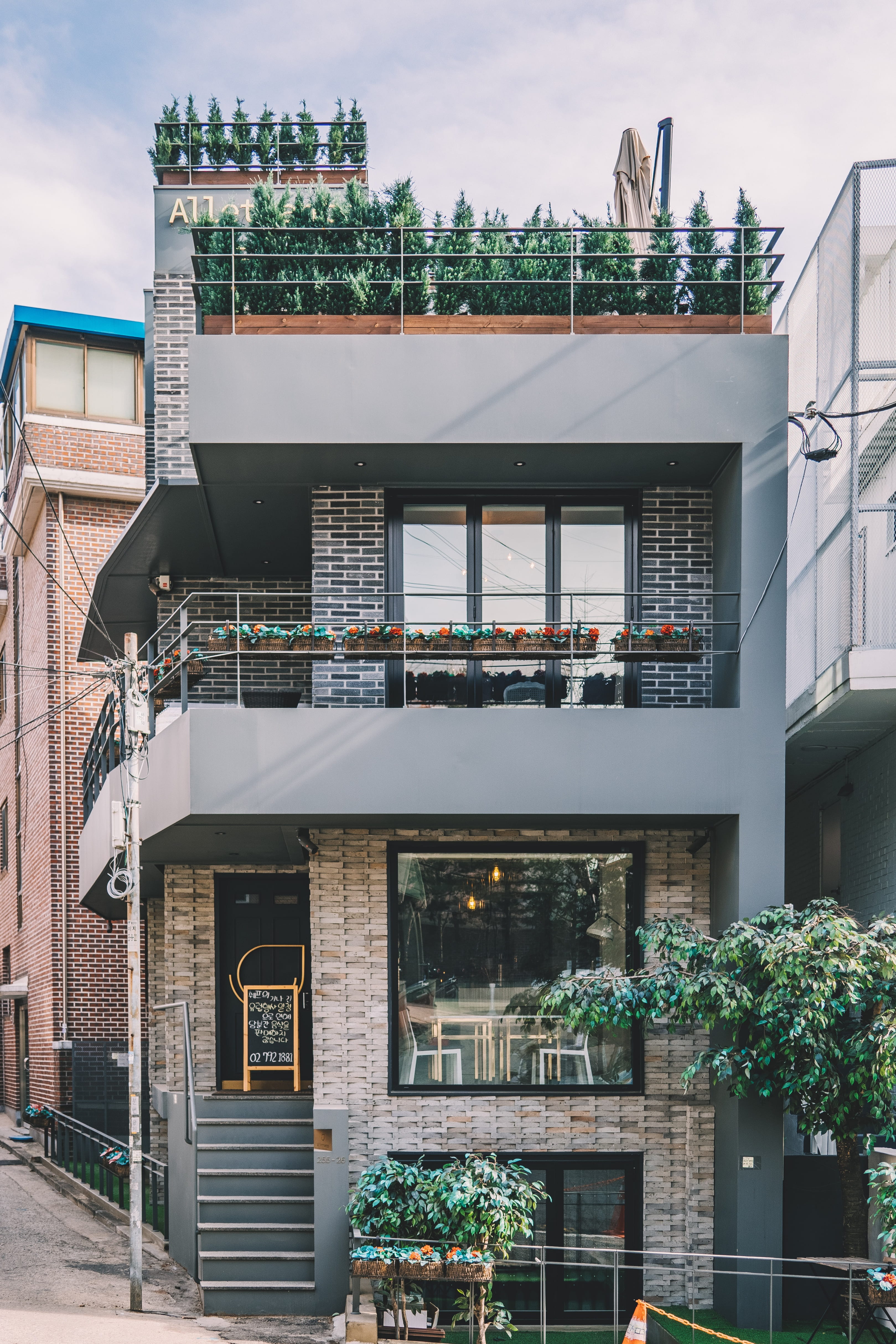 home decor, low angle view, brown, cloud - sky, no people, day, potted plant, house, vase, sunlight, outdoors, street, residential district, high rise, Phone HD Wallpaper