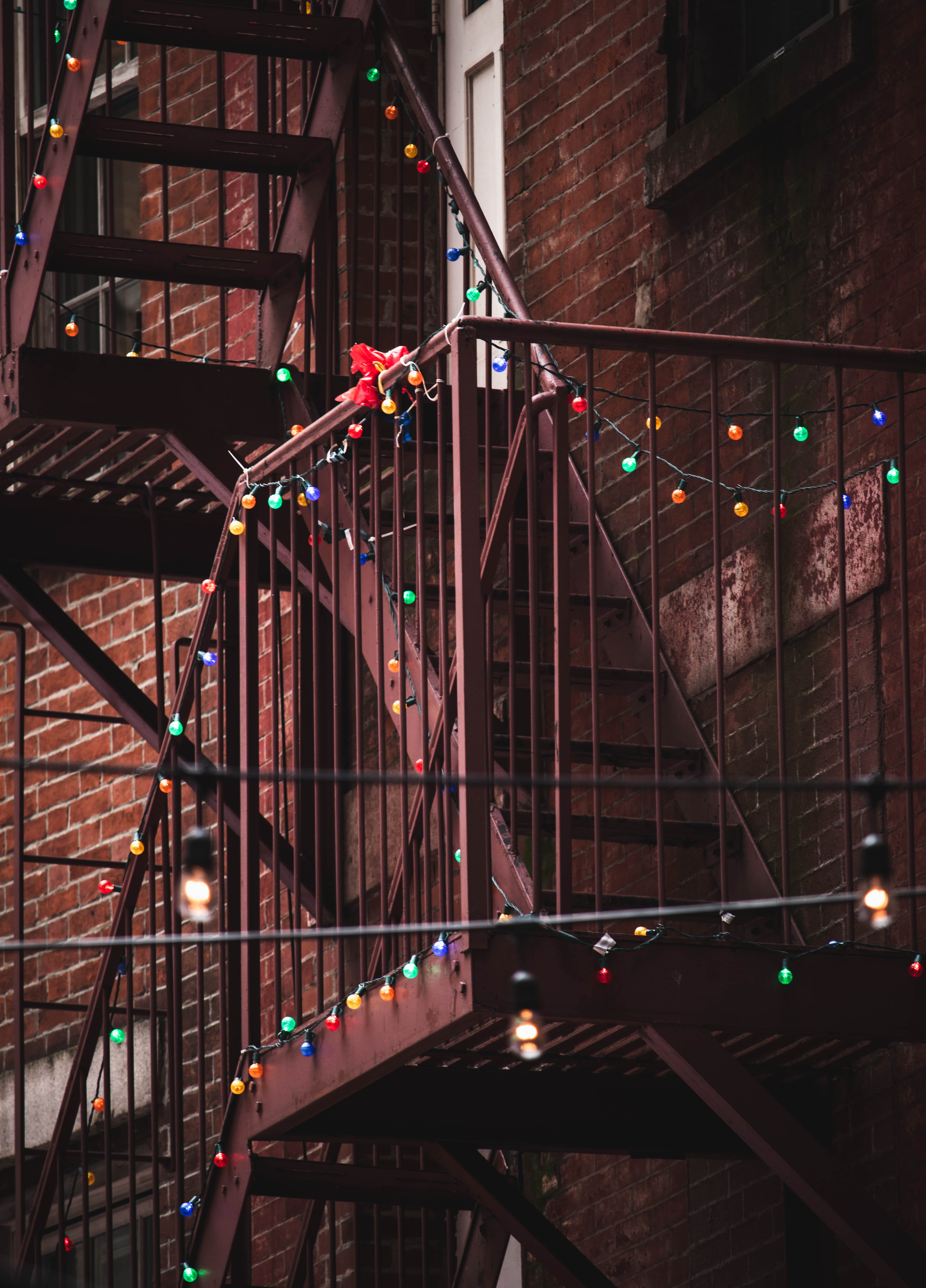 bridge, streets, stairs, street, real people, steps and staircases, banister, 5K, metal, handrail, new york city, triangle, low angle view, night, town, Phone HD Wallpaper