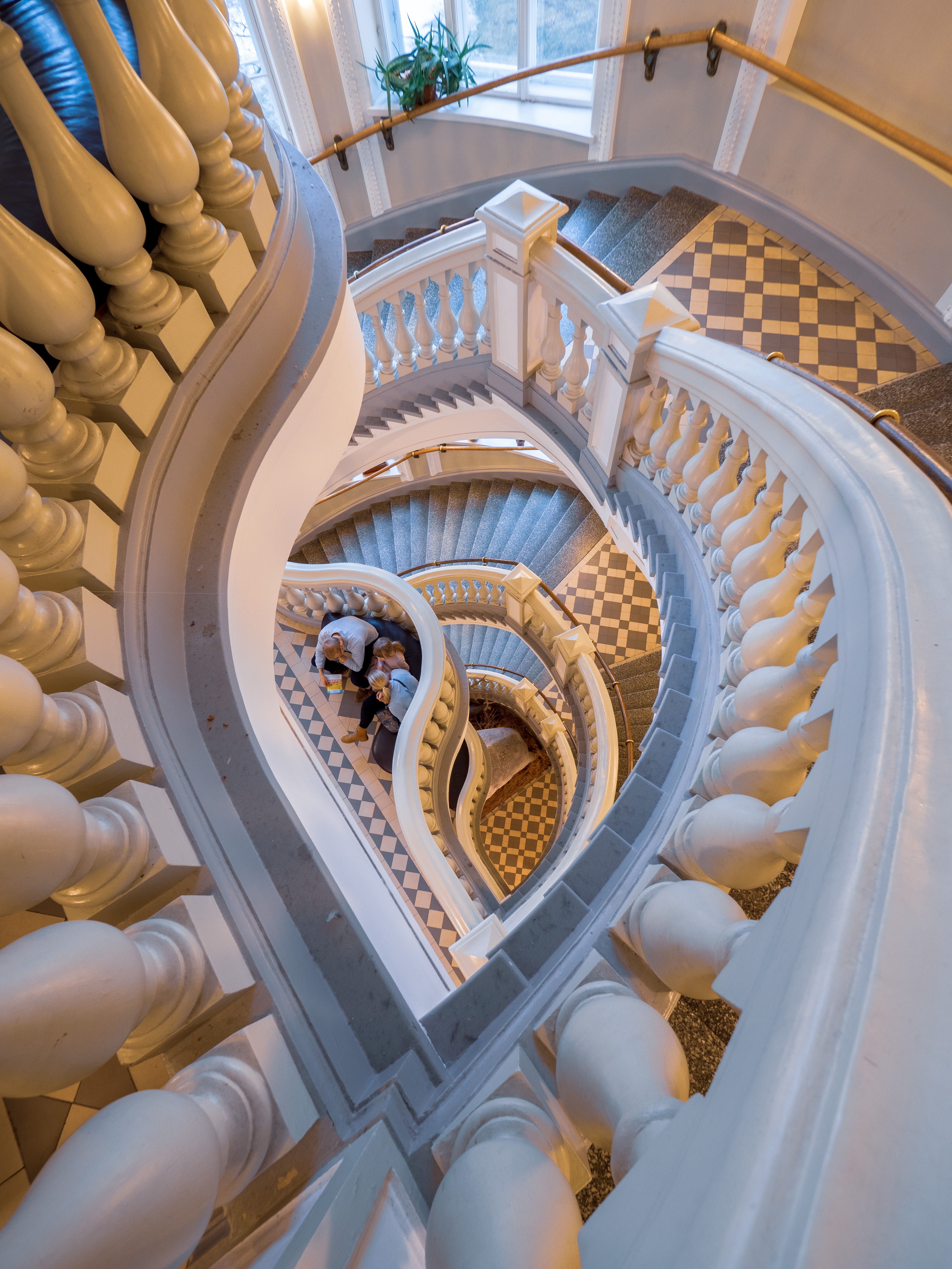 craft, finnish museum of natural history, prison, white, architecture, floral pattern, luomus, day, railing, finland, inflatable, promontory, person, labyrinth, Phone HD Wallpaper