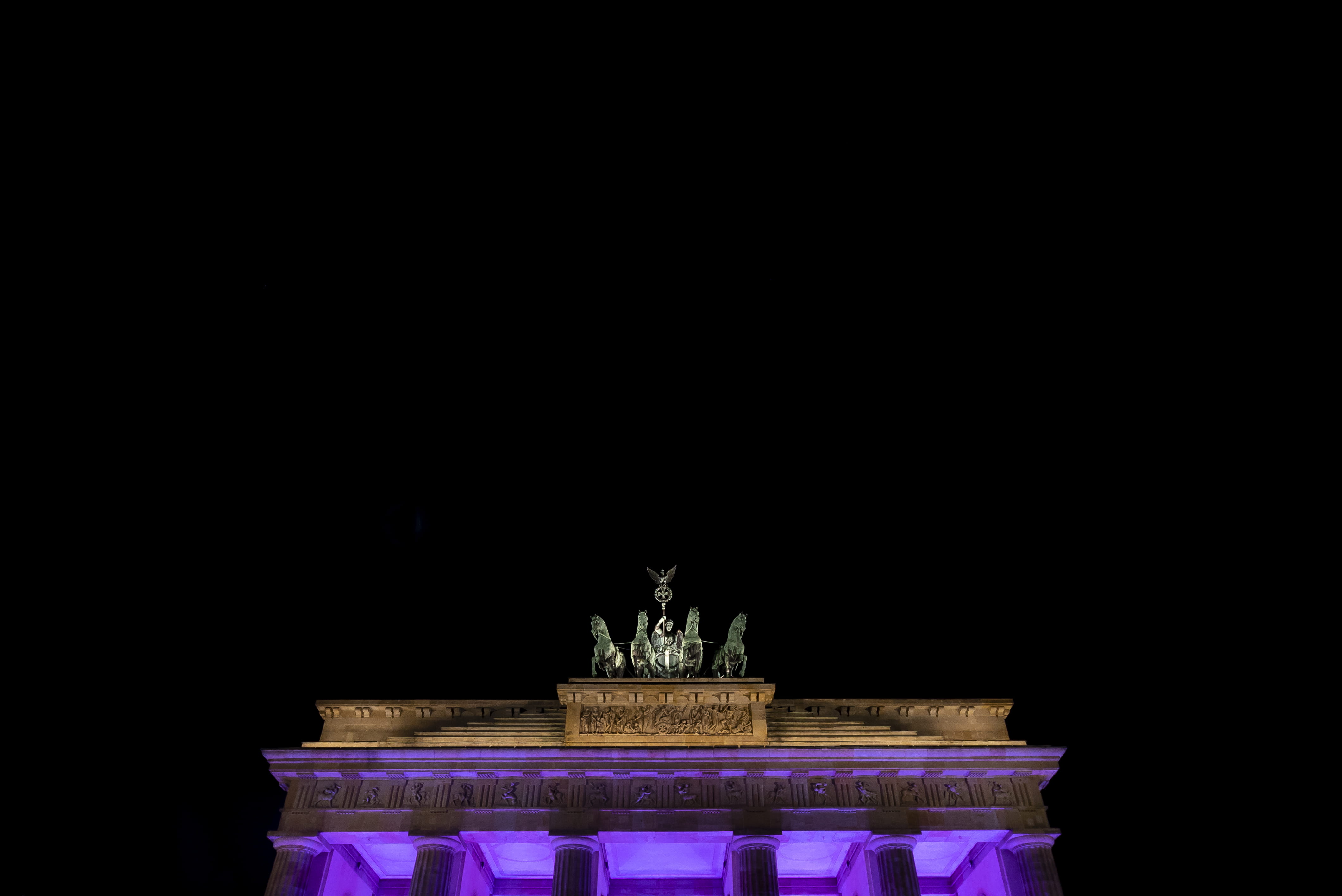 berlin, copy space, gate, sculpture, arch, german, animal representation, 4K, night, studio shot, outdoors, nature, tor, triumph, statue, art and craft, HD Wallpaper