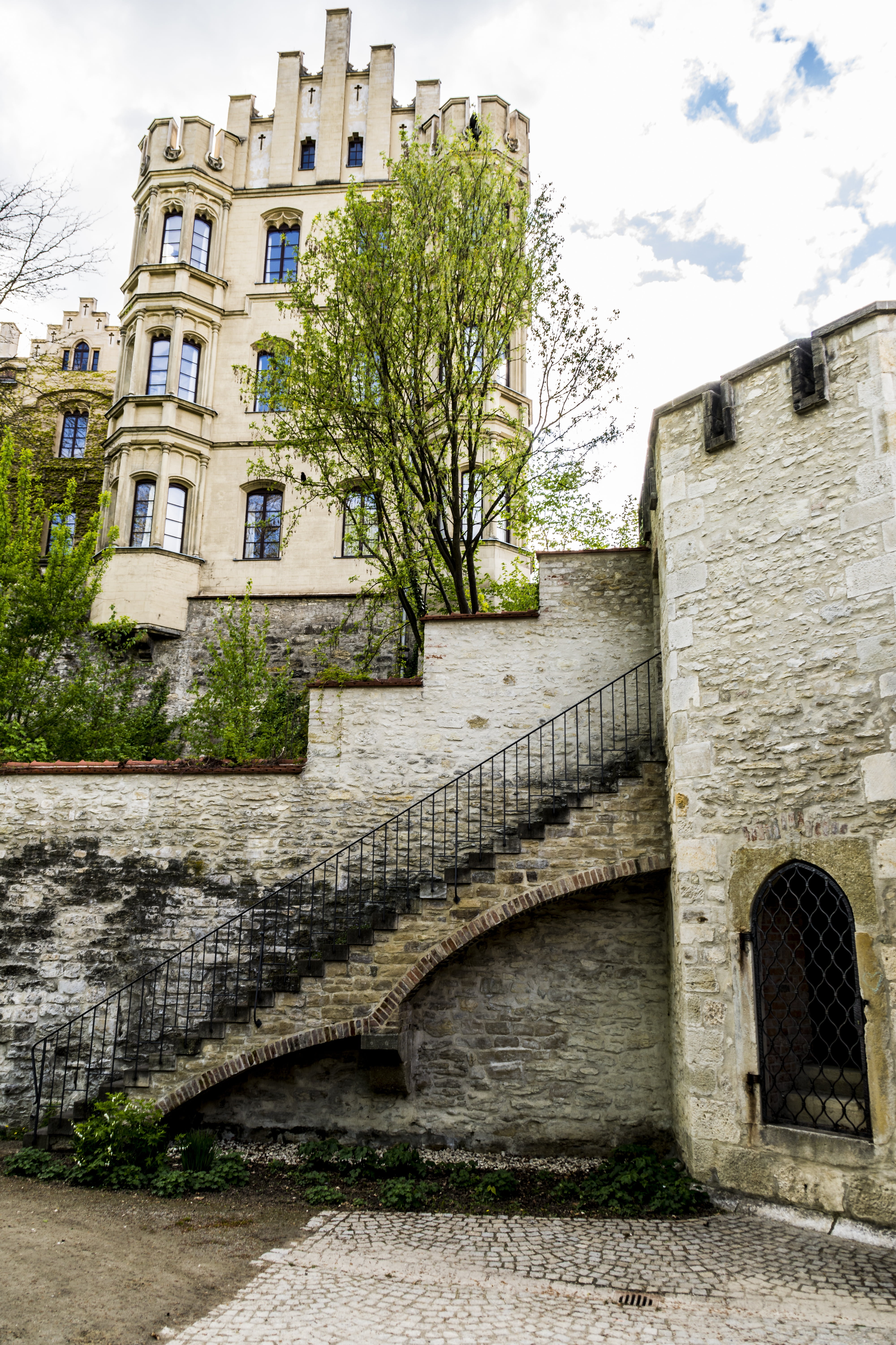 middle ages, wall, residential district, castle, tourist attraction, regensburg, built structure, no people, history, monument, low angle view, schlossgarten, Phone HD Wallpaper