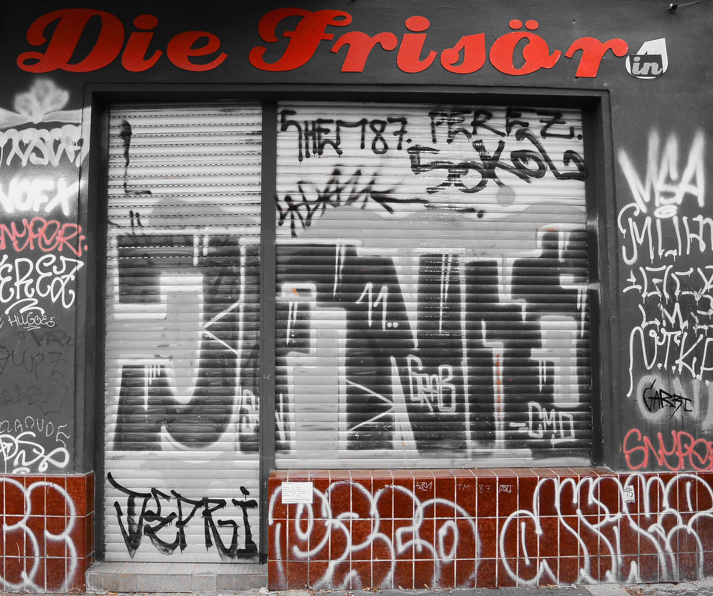 urban art, street art, hairdresser, architecture, window, mural, western script, house facade, text, food and drink, menu, building exterior, berlin, day, HD Wallpaper