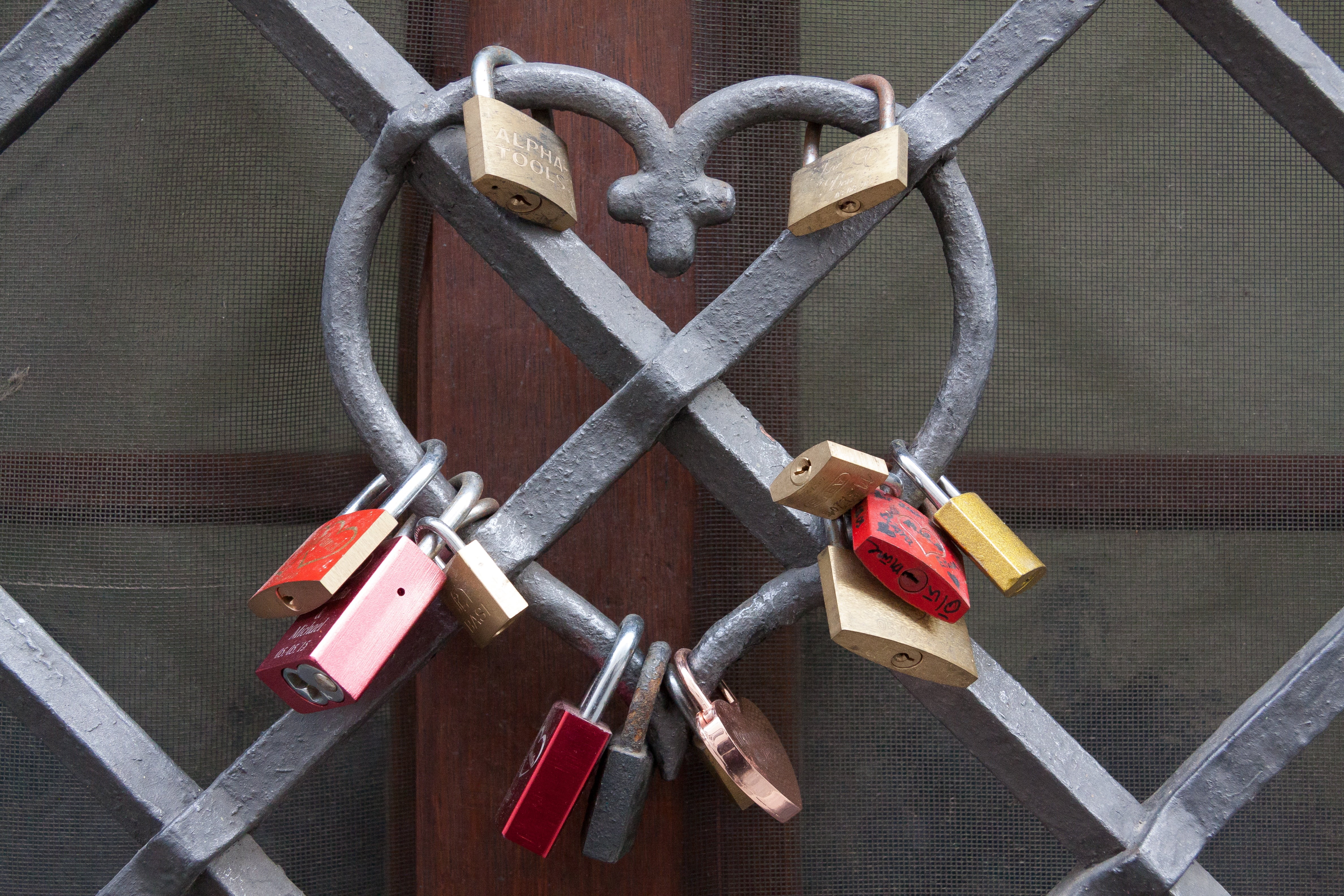 wrought iron, architecture, hanging, symbol, table, safety, wood - material, indoors, valentine, fence, padlock, no people, grille, built structure, marriage, HD Wallpaper