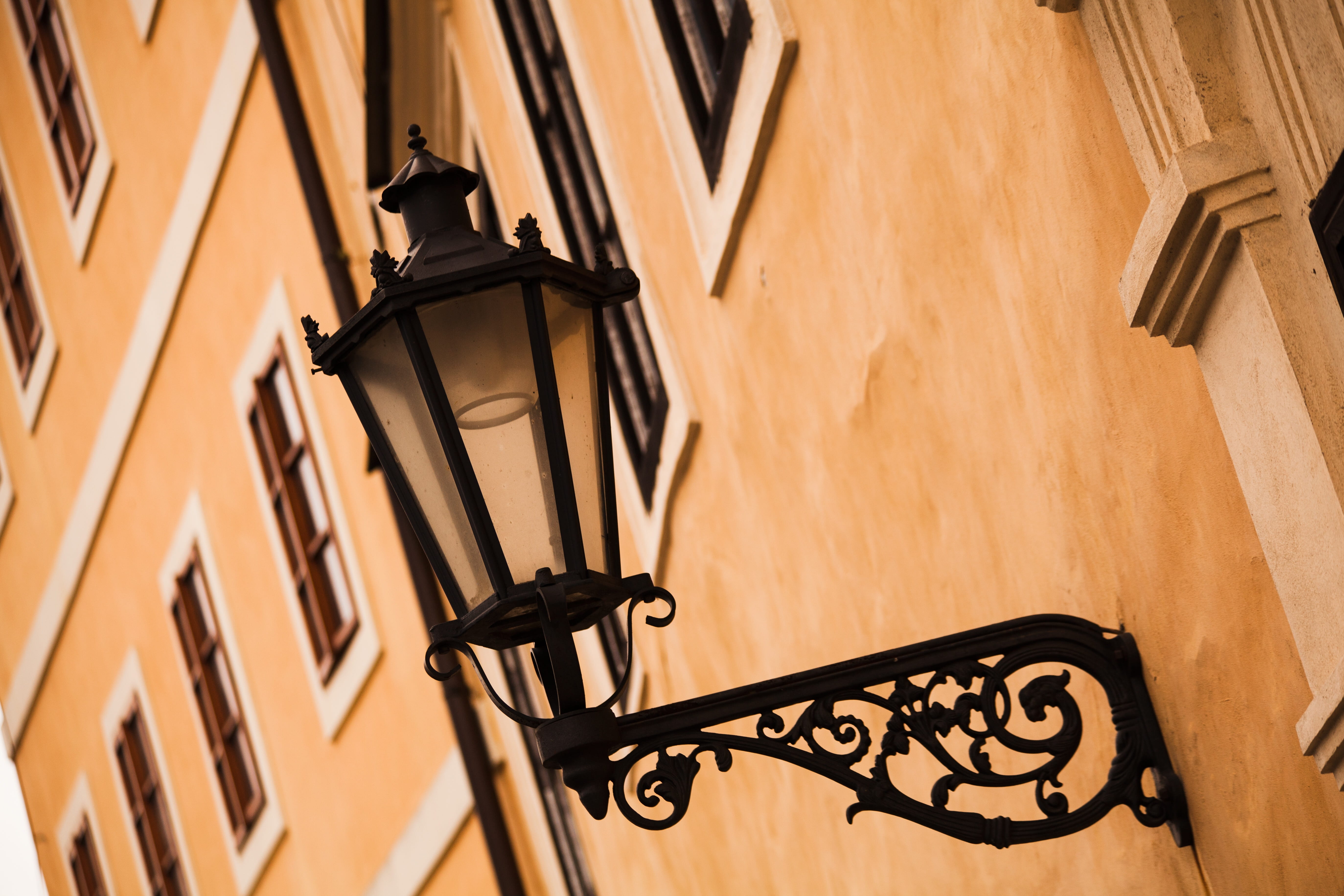 wood - material, focus on foreground, banská štiavnica, metal, outdoors, day, no people, building exterior, 5K, street, slovakia, historic building, hanging, HD Wallpaper