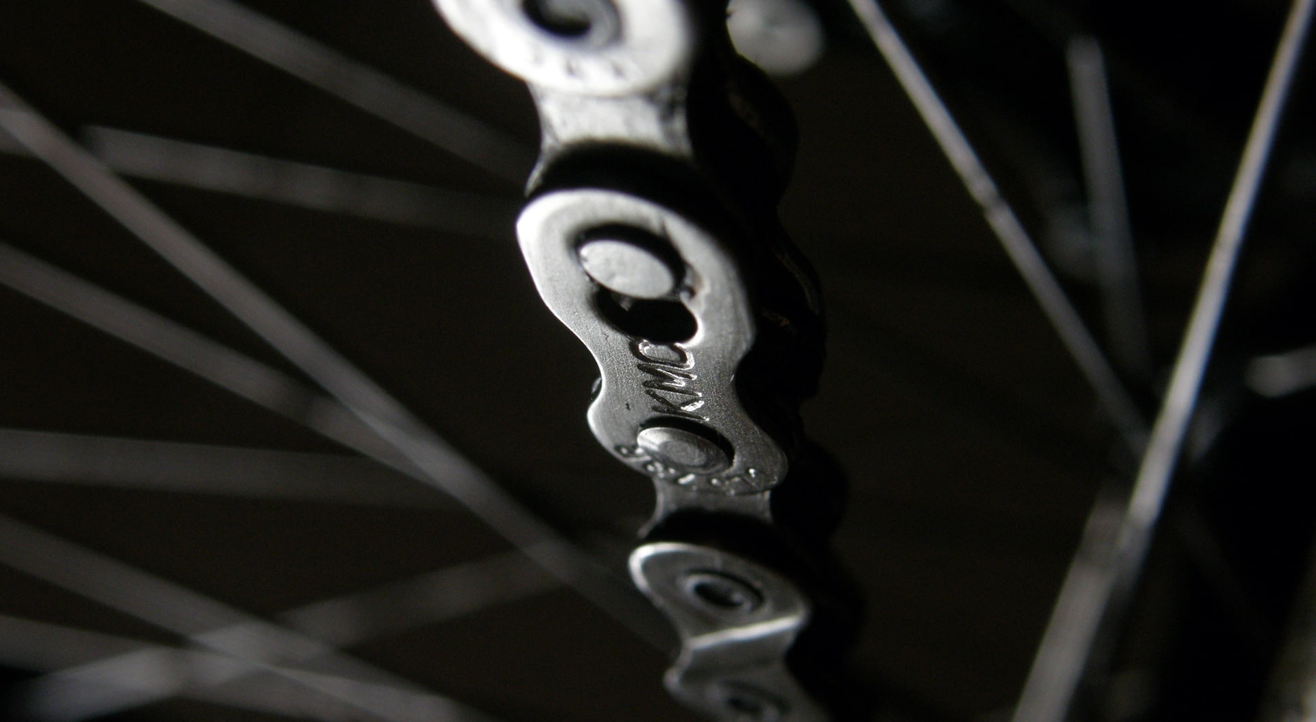 iron, selective focus, day, low angle view, metal, no people, chain, 1080P, Black and White, close-up, Macro, equipment, machinery, focus on foreground, HD Wallpaper