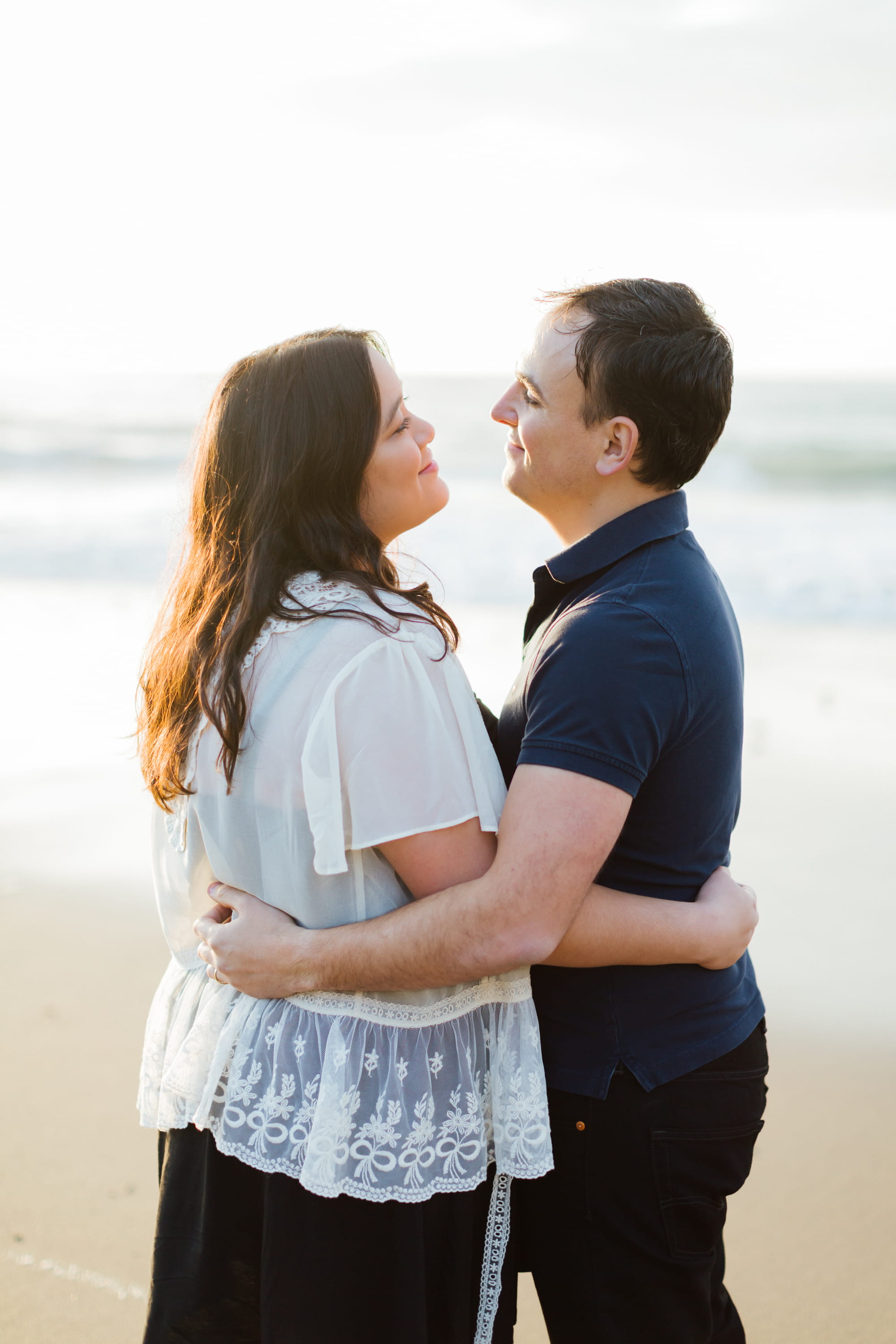 2K, heterosexual couple, san francisco, man, baker beach, daytime, bonding, care, woman, focus on foreground, young adult, clothing, couple - relationship, Phone HD Wallpaper