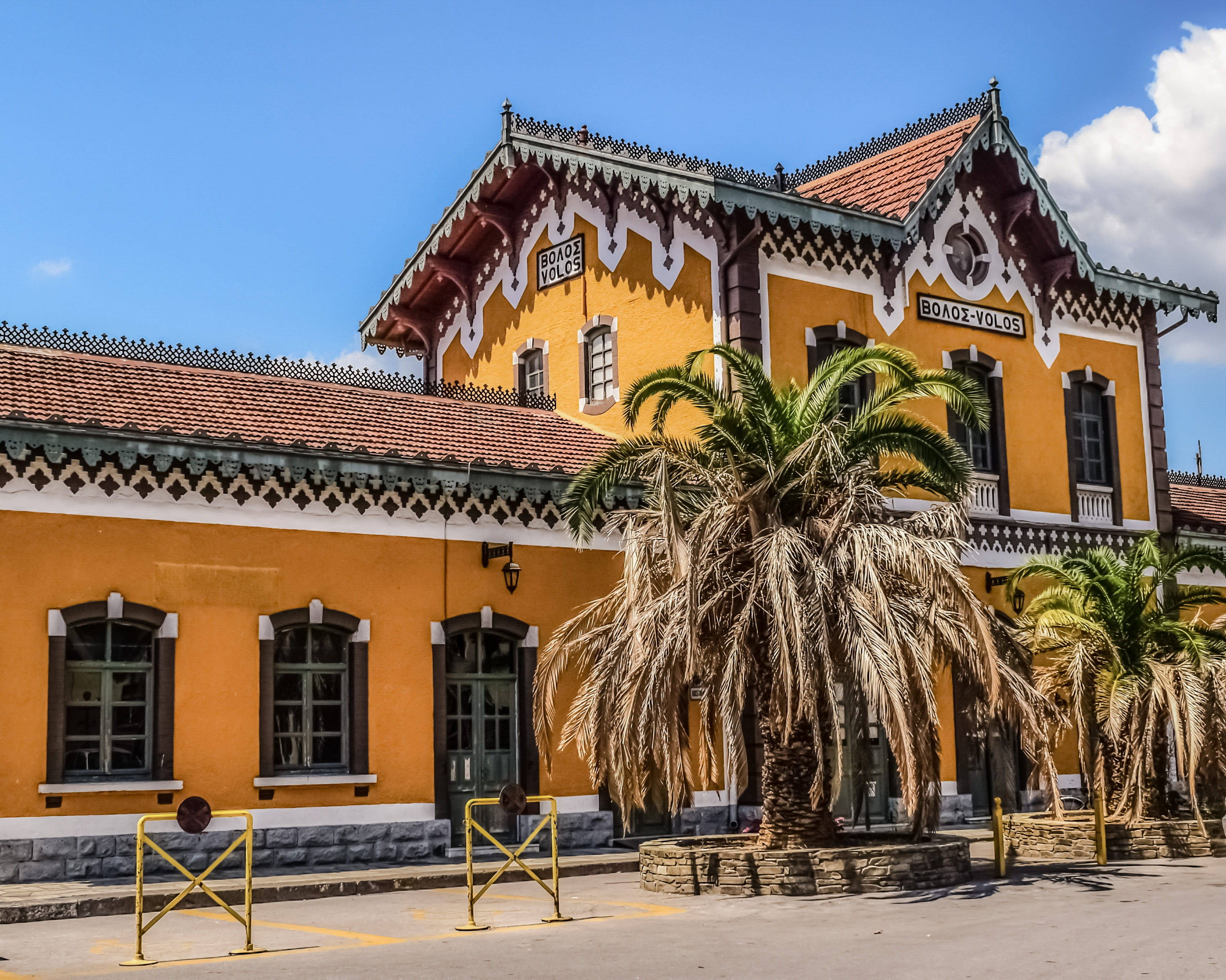 sky, building exterior, sunlight, volos, day, roof, window, magnesia, nature, house, residential district, palm tree, architecture, no people, roof tile, HD Wallpaper