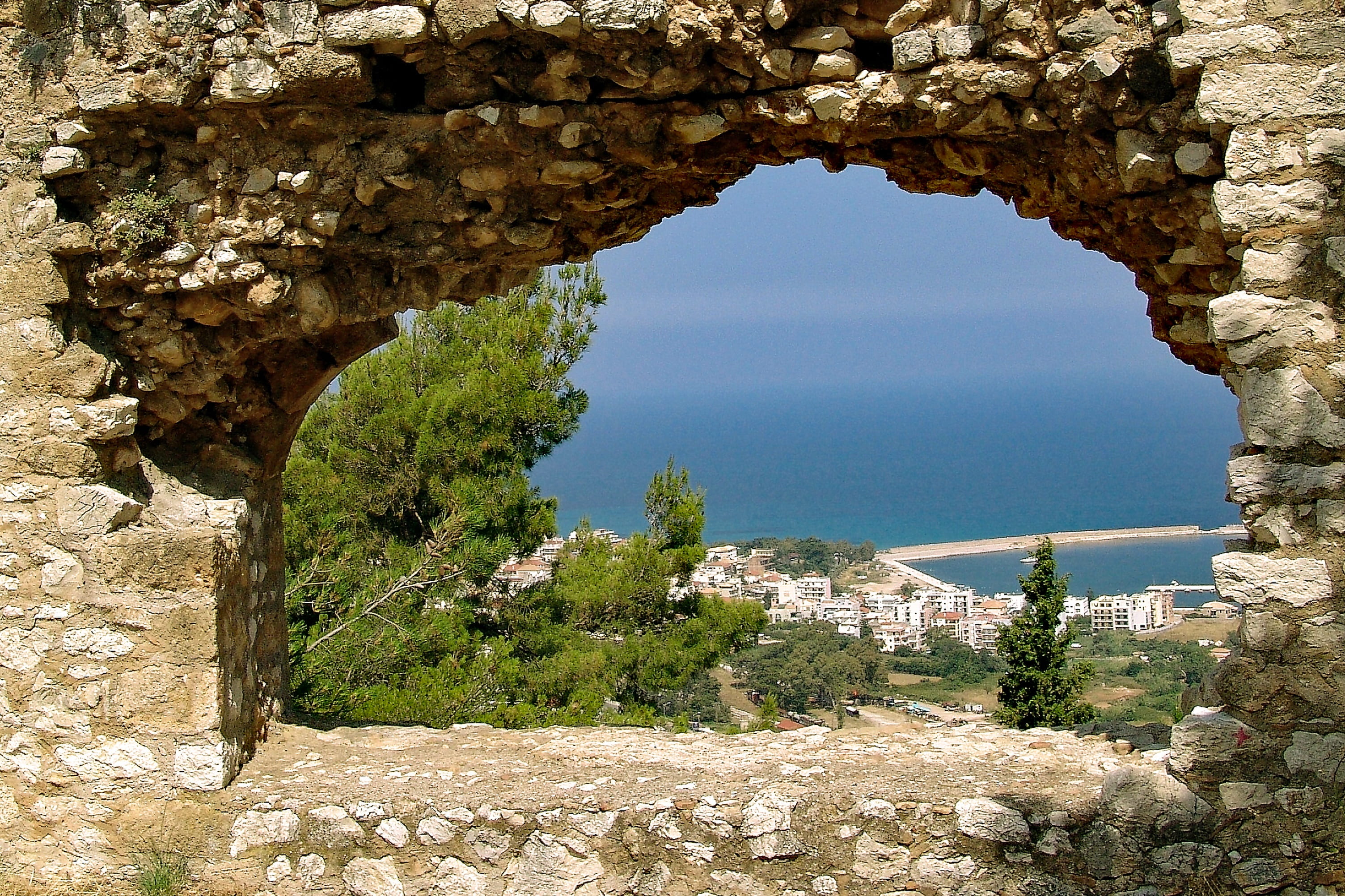 nature, hole, tree, outlook, rock - object, break up, built structure, kyparissia, rock formation, opening, sky, water, building, arch, building exterior, HD Wallpaper
