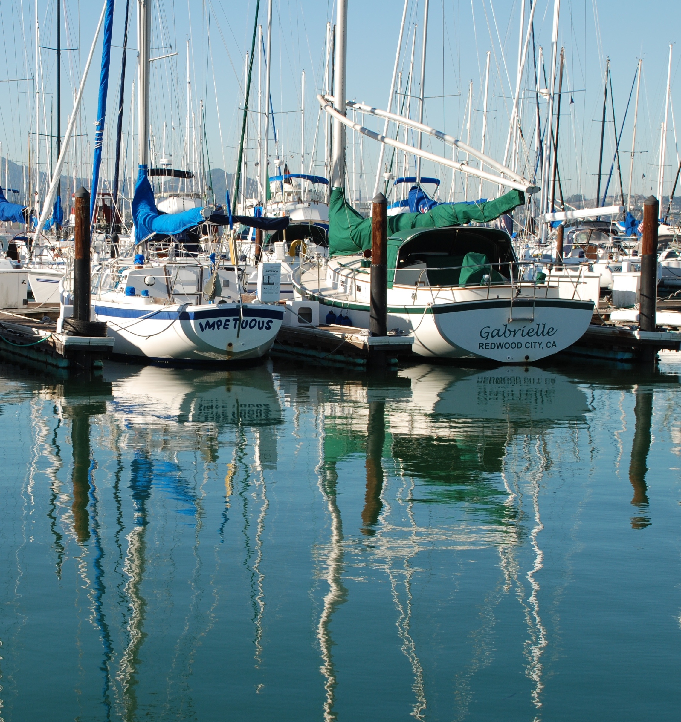 marina, nautical vessel, clear sky, waterfront, sky, sea, boat, 1080P, yacht, mast, sailboat, mode of transportation, no people, harbor, outdoors, sail boats, Phone HD Wallpaper