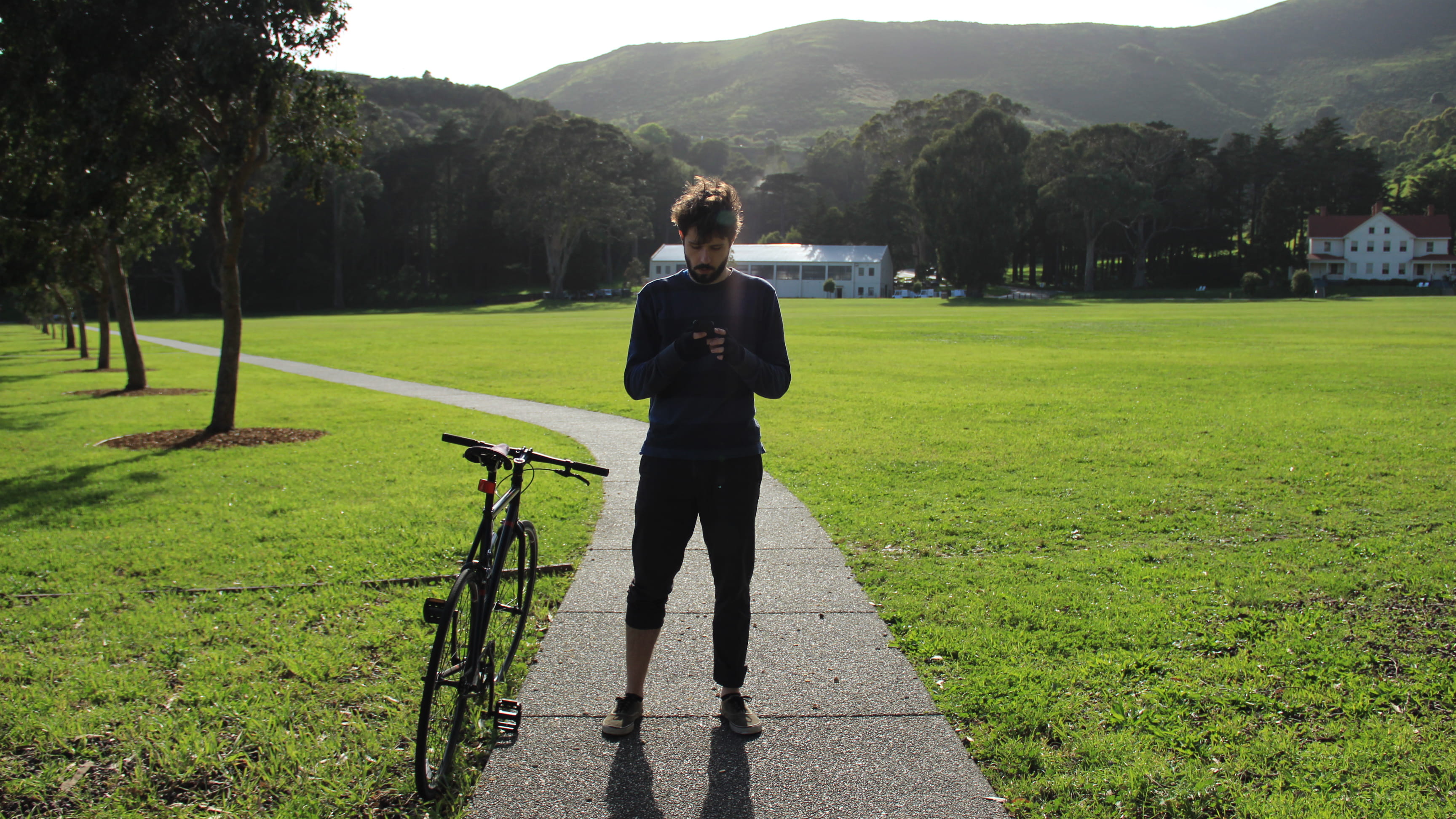 men, outdoors, tree, sausalito, real people, activity, transportation, 2K, california, fixie, one person, rear view, human, green, nature, united states, HD Wallpaper