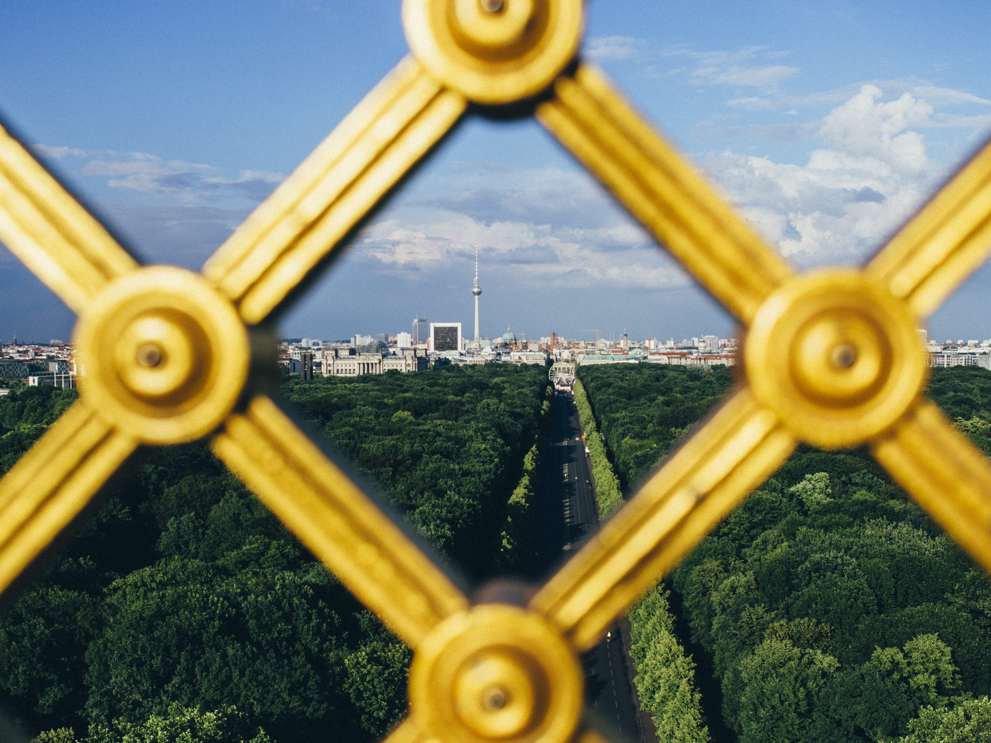 barrier, propeller, nature, focus on background, outdoors, tiergarten, berlin, boundary, building exterior, summer, travel destinations, siegessäule, skyline, HD Wallpaper