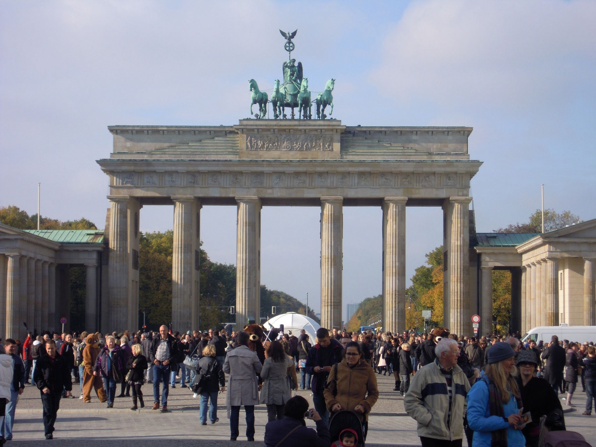 berlin, brandenburg, architecture, 1080P, sky, nature, group of people, architectural column, large group of people, statue, city, history, built structure, HD Wallpaper