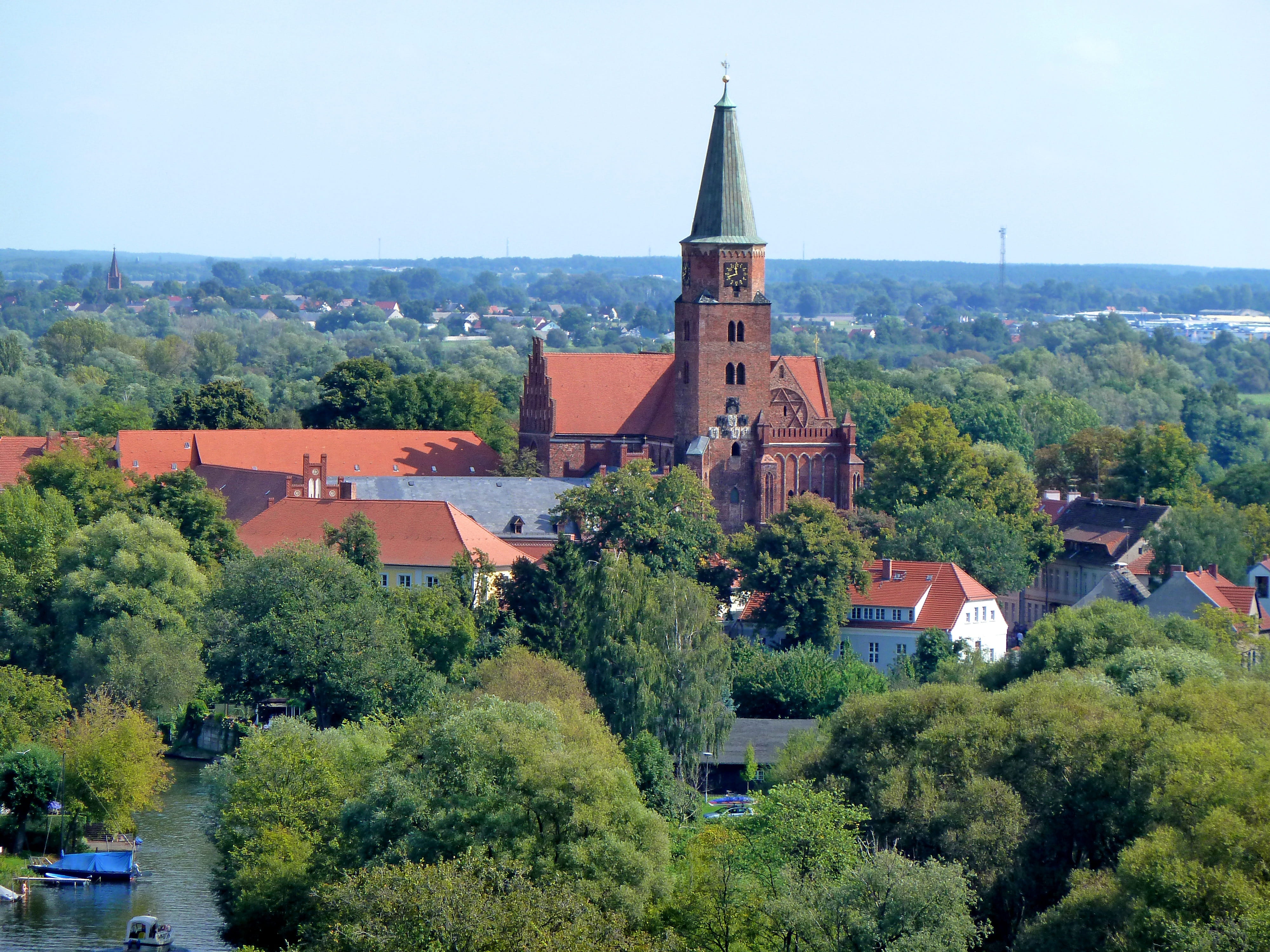 brandenburg, plant, steeple, architecture, nature, no people, sky, 4K, tower, dom, day, spirituality, green color, belief, building exterior, built structure, HD Wallpaper