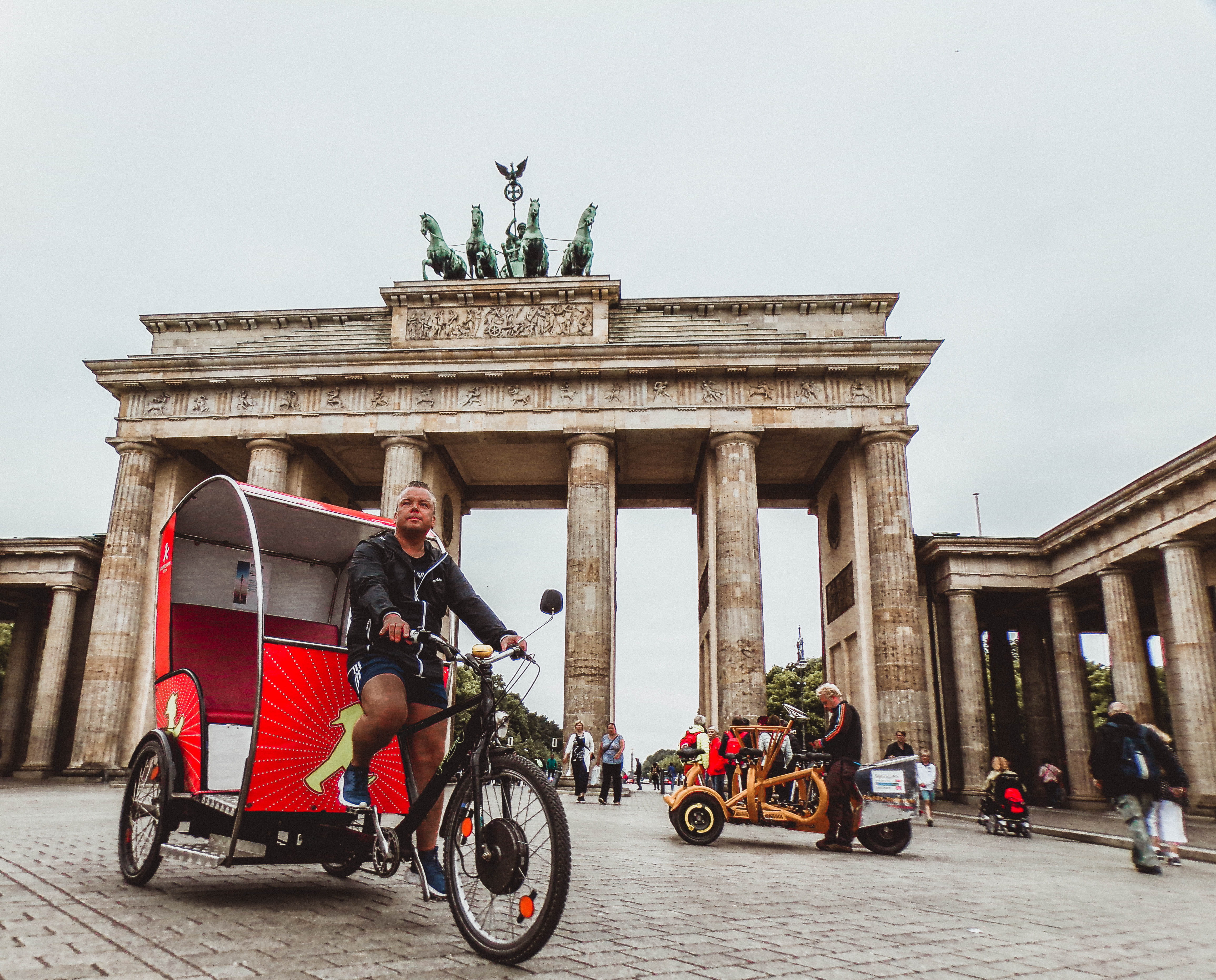 4K, columns, city, sculpture, transportation, riding, wheels, seated, statue, black, travel, tourism, architectural column, day, berlin, rickshaw, historical, HD Wallpaper