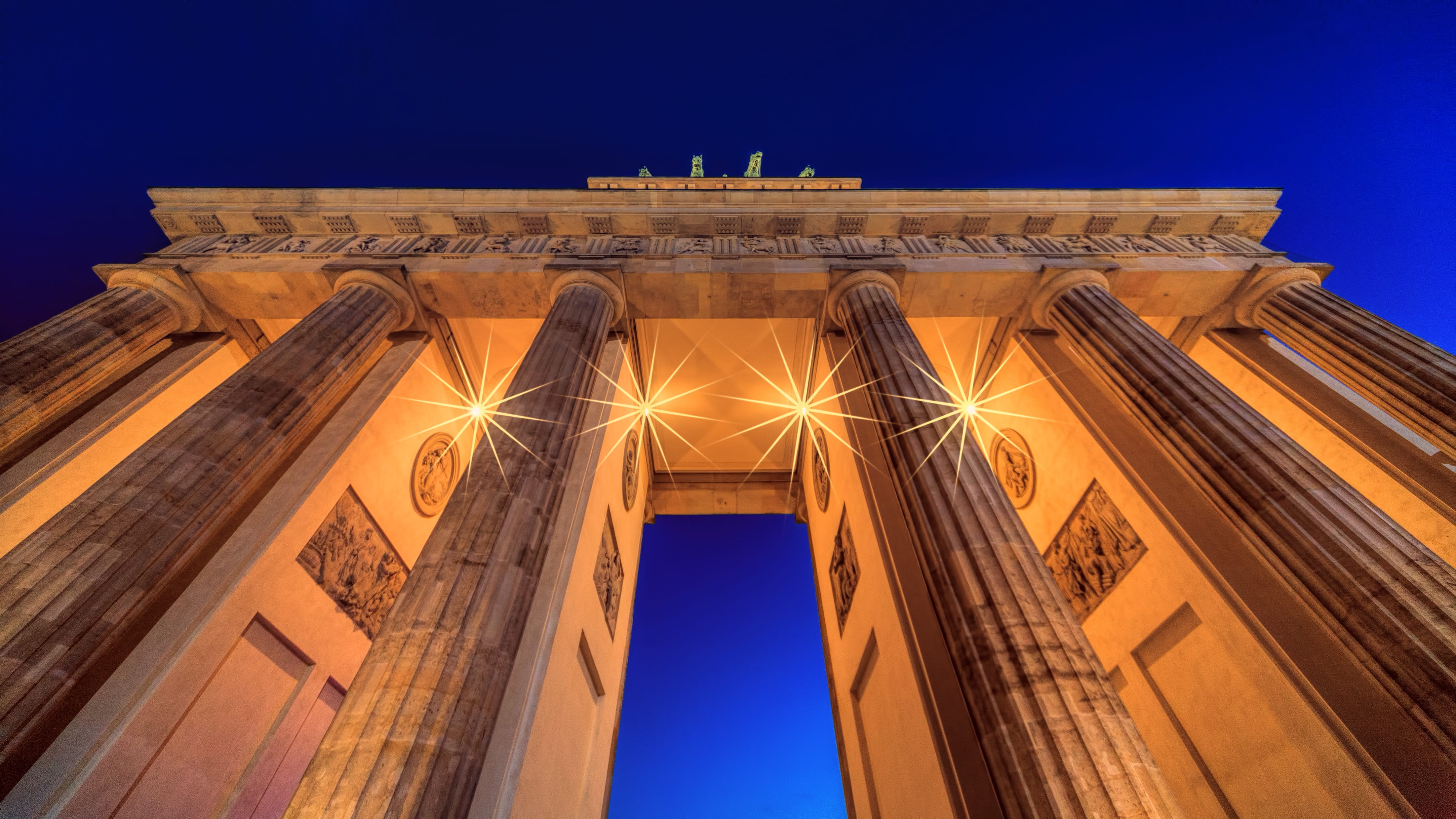night, 4K, goal, sky, classical style, brandenburg gate, travel destinations, berlin, illuminated, low angle view, building, lights, architectural column, HD Wallpaper
