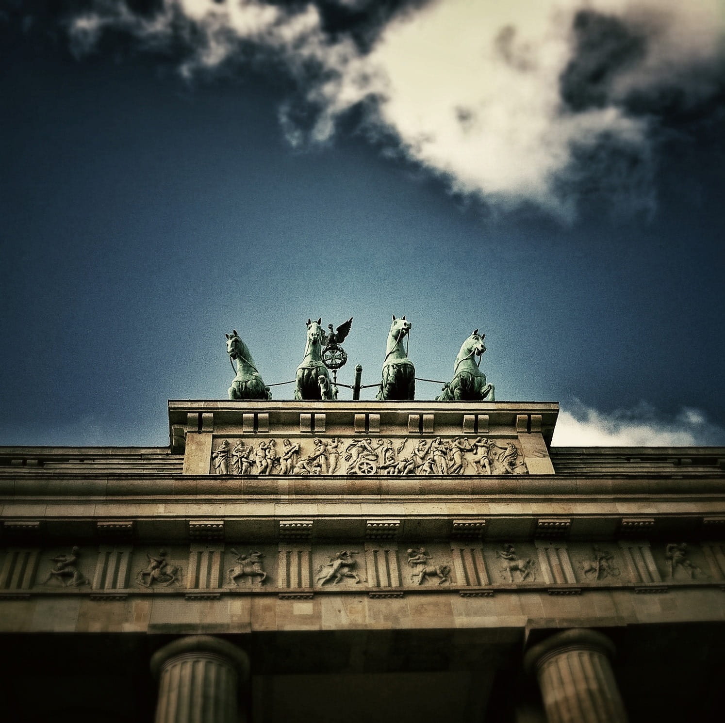 quadriga, built structure, travel destinations, columnar, the past, no people, cloud - sky, brandenburg, 720P, human representation, ornate, representation, HD Wallpaper