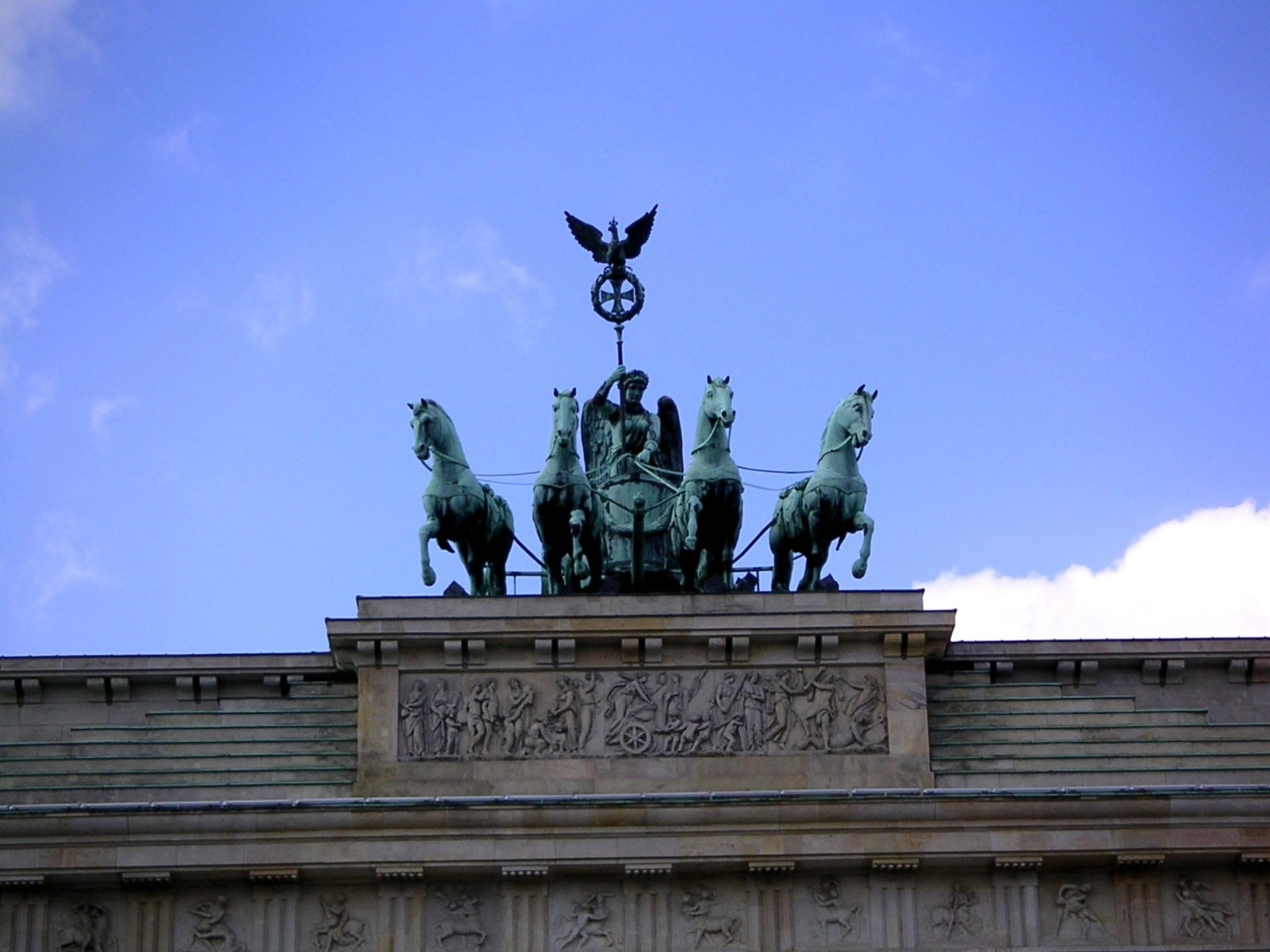 history, representation, outdoors, architectural column, built structure, animal wildlife, creativity, building exterior, city gate, europe, monument, city, HD Wallpaper
