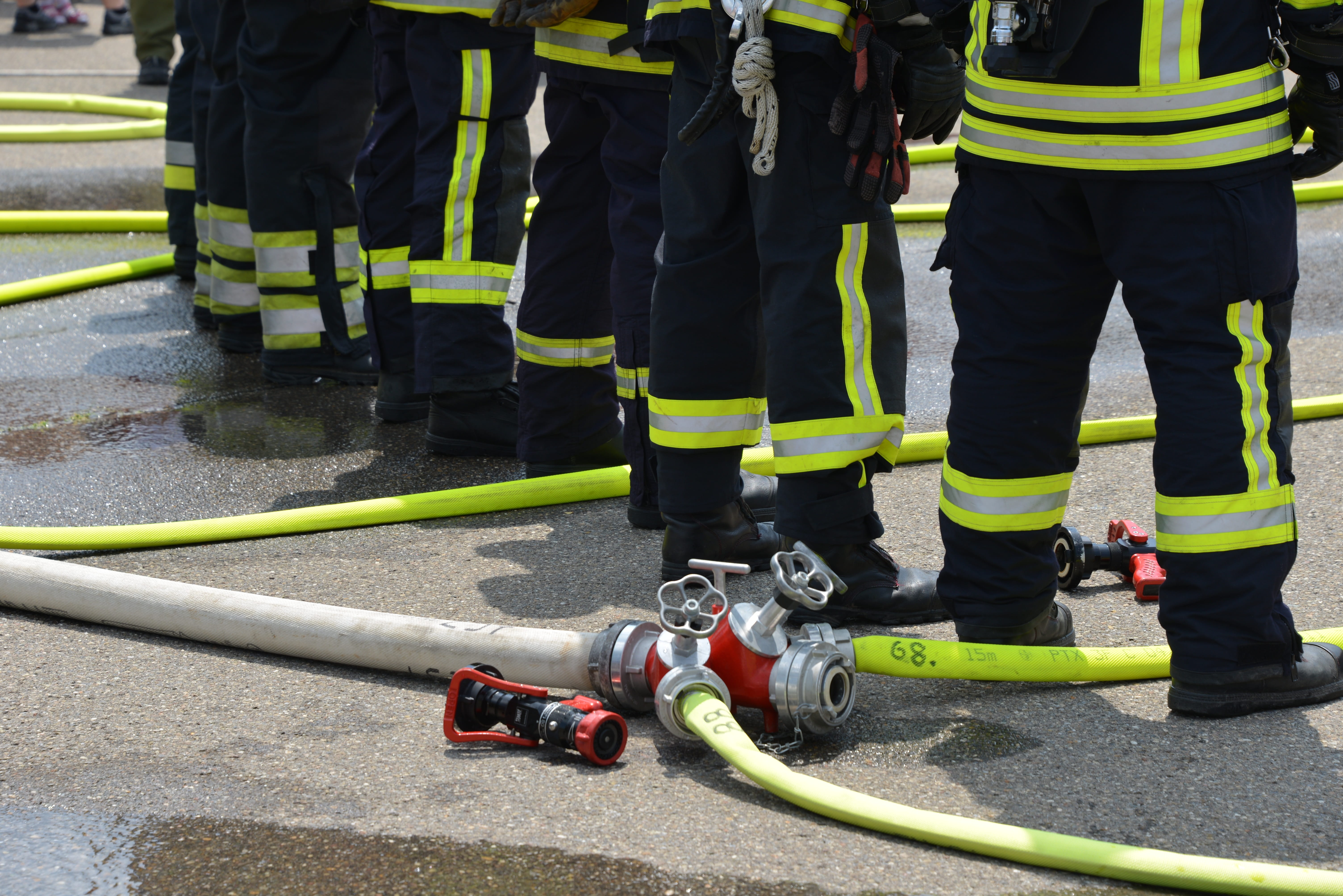 standing, fire delete, fire hose, use, brand, danger, clothing, fire fighting, transportation, exercise, wear protective clothing, protection, real people, HD Wallpaper