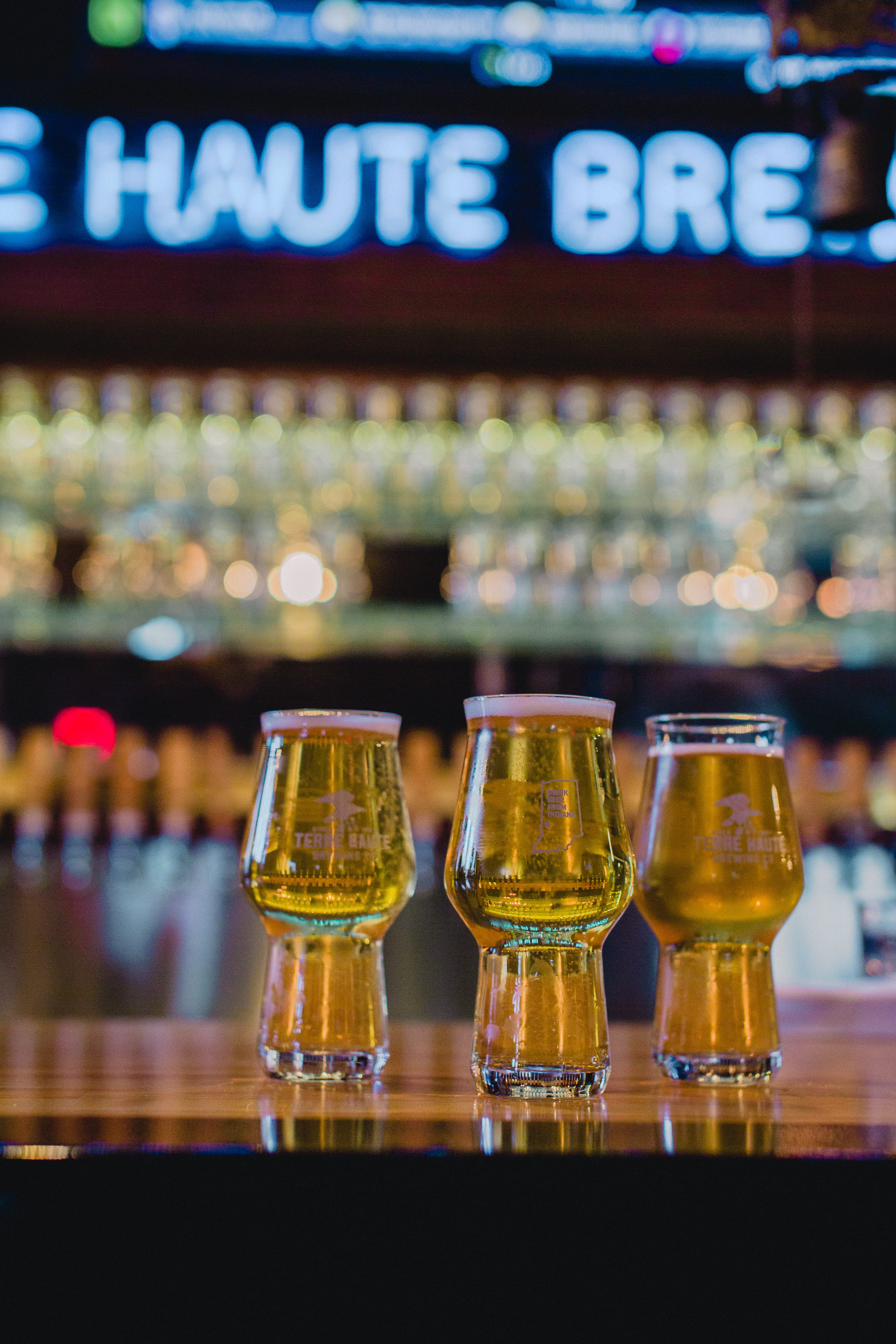 beer, glass - material, 5K, bar counter, building, no people, liquor, beverage, focus on foreground, glass, container, refreshment, bar - drink establishment, Phone HD Wallpaper