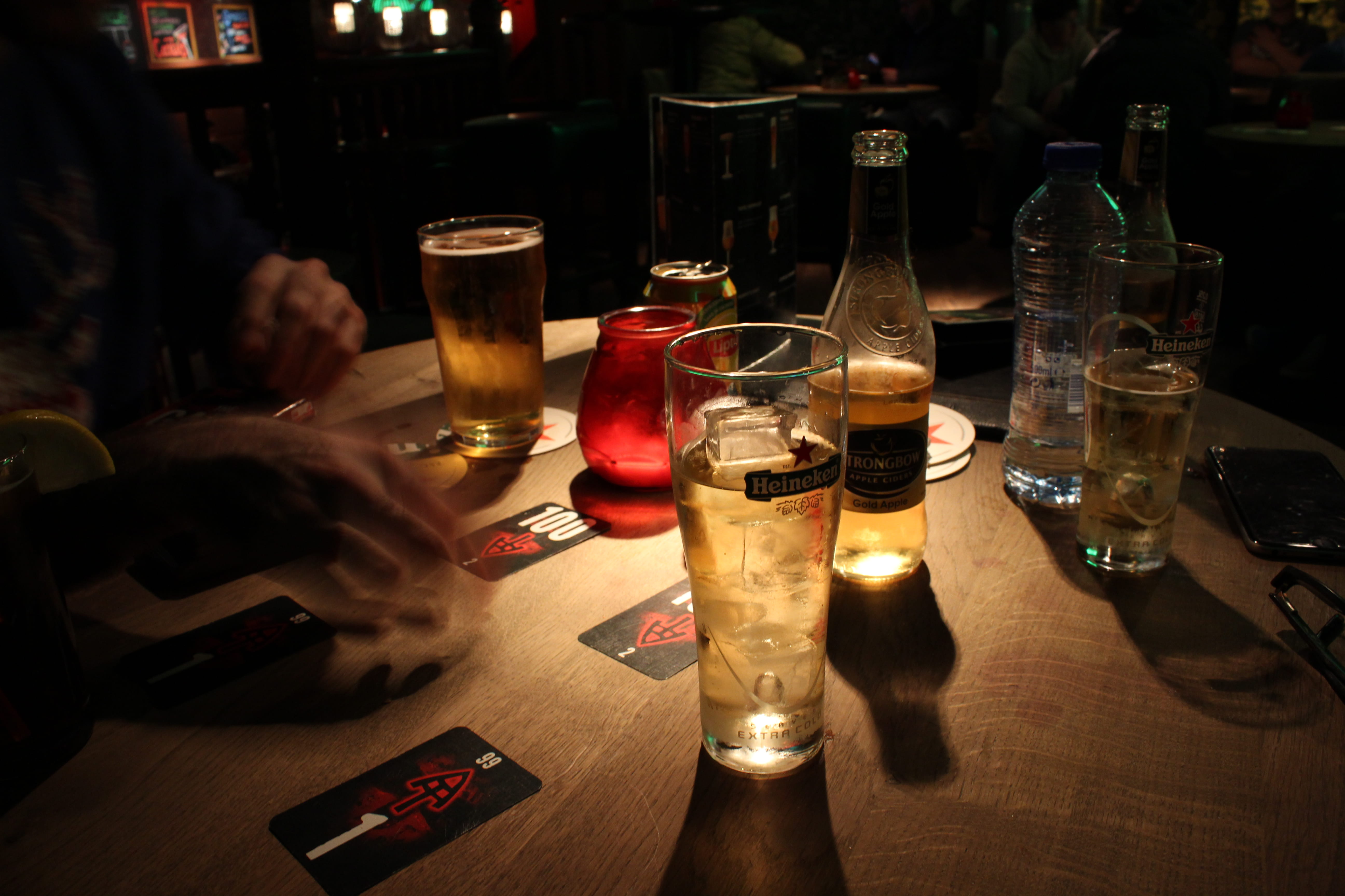 bottle, mobile phone, bar counter, 5K, still life, glass, cell phone, business, drinking glass, refreshment, stout, beer - alcohol, bar - drink establishment, HD Wallpaper