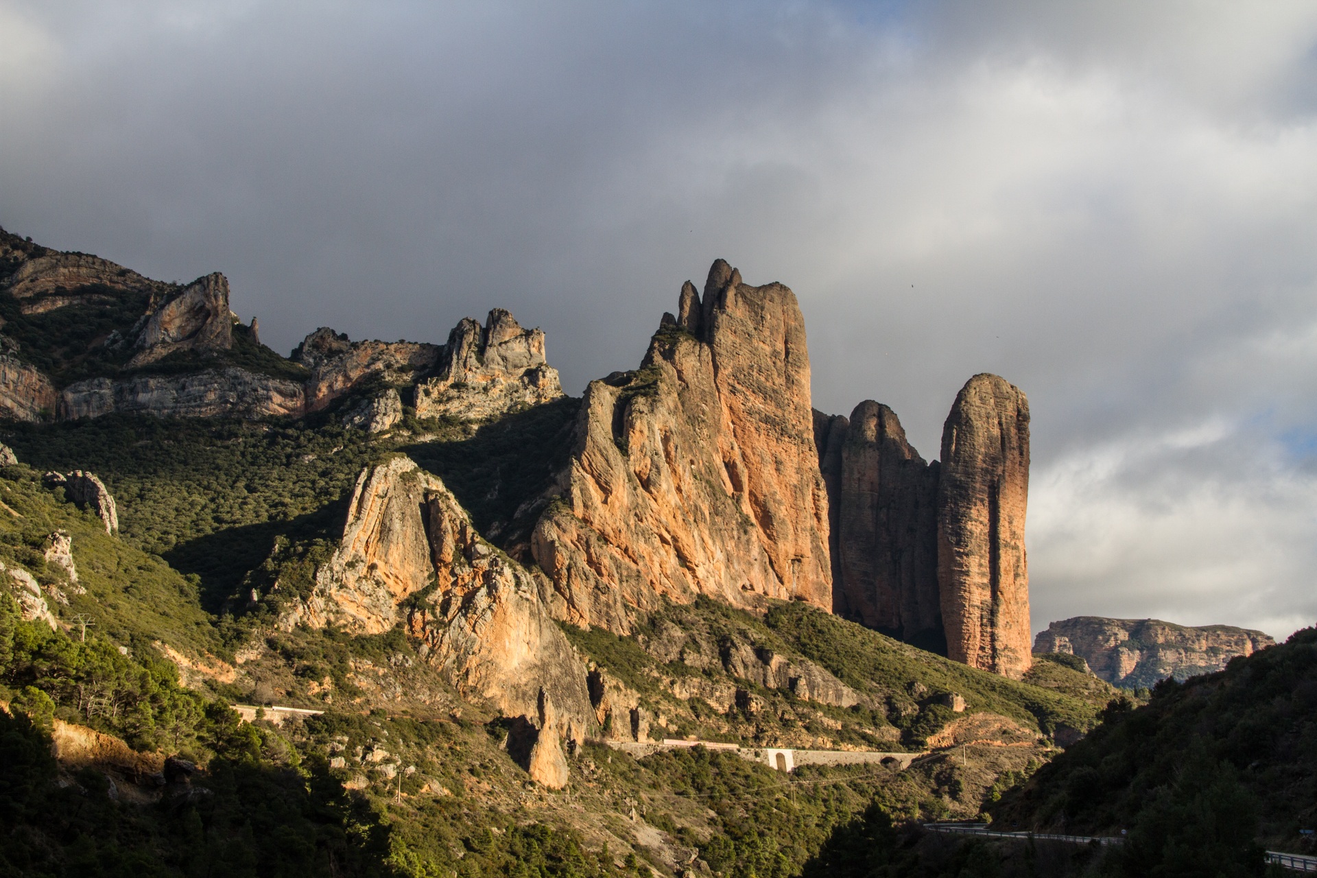 tranquil scene, mountaineering, mountain peak, beauty in nature, aragon, no people, architecture, nature, rock, rock formation, arid climate, mountain range, HD Wallpaper