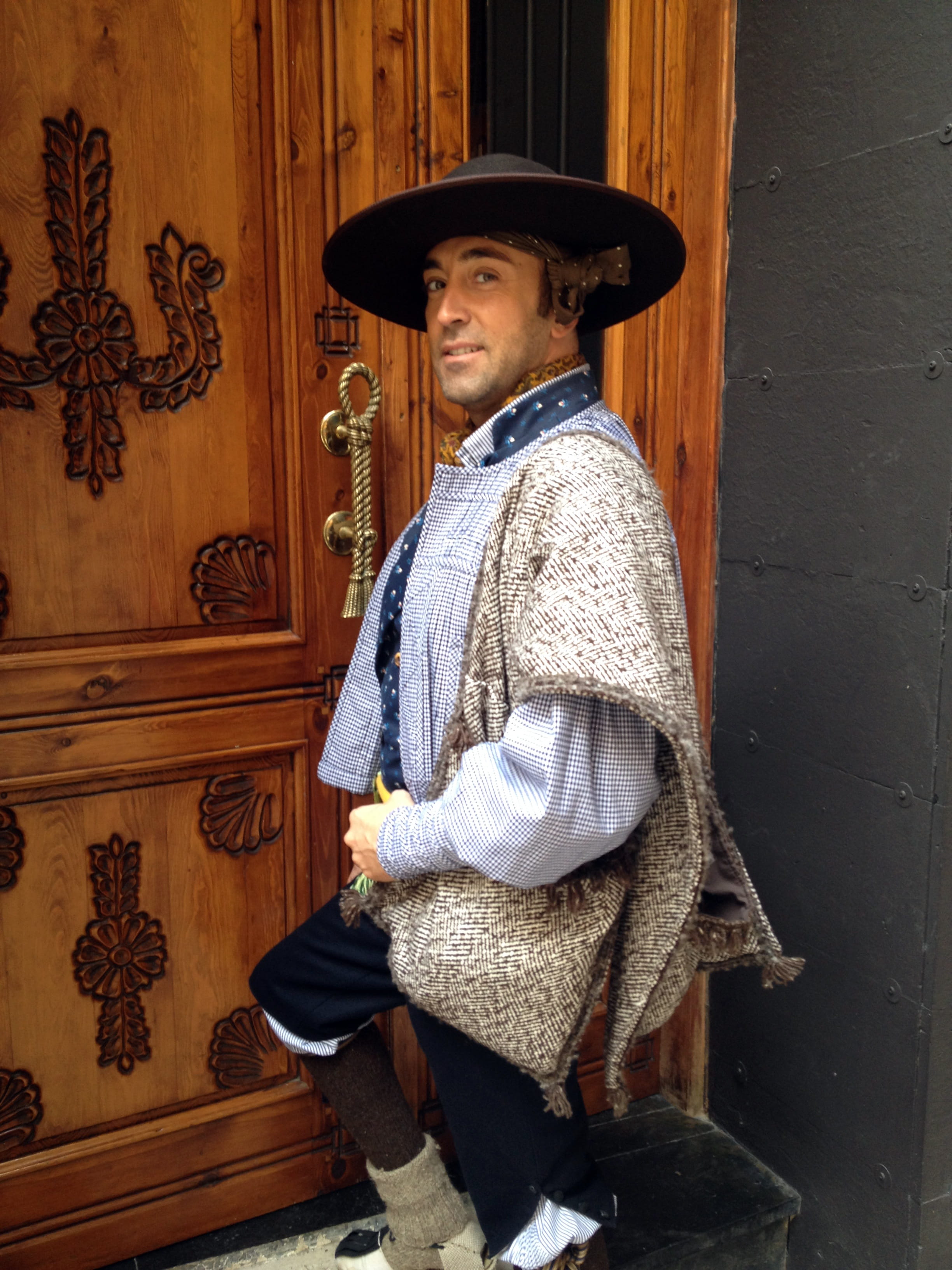 portrait, one person, hat, folklore, young adult, Saragossa, 2K, abutment, cowboy, lifestyles, standing, spain, one man only, baturro, wood - material, Phone HD Wallpaper