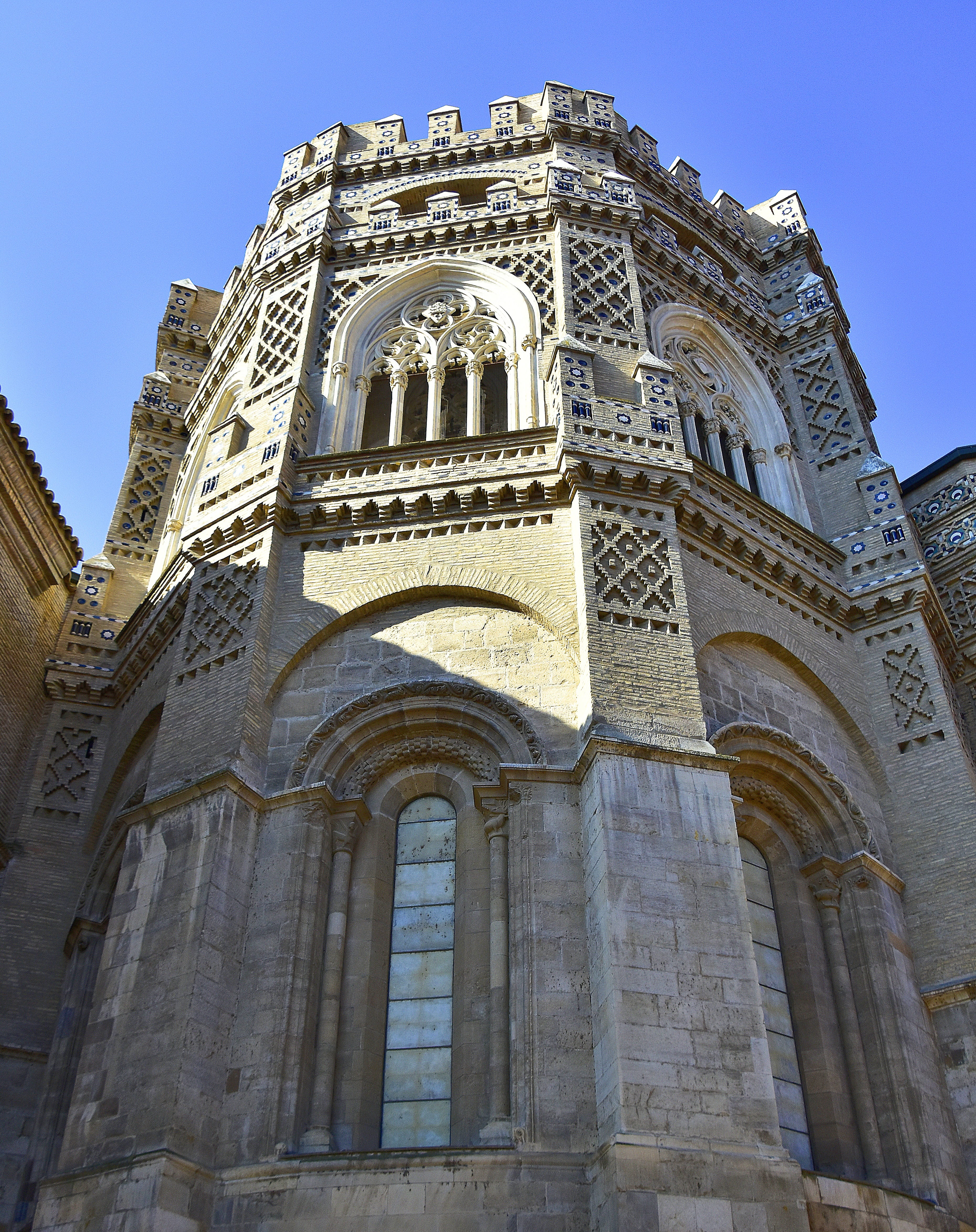 architecture, the past, building, cathedral, 4K, religion, church, low angle view, history, saragossa, tourism, place of worship, gothic style, travel destinations, Phone HD Wallpaper