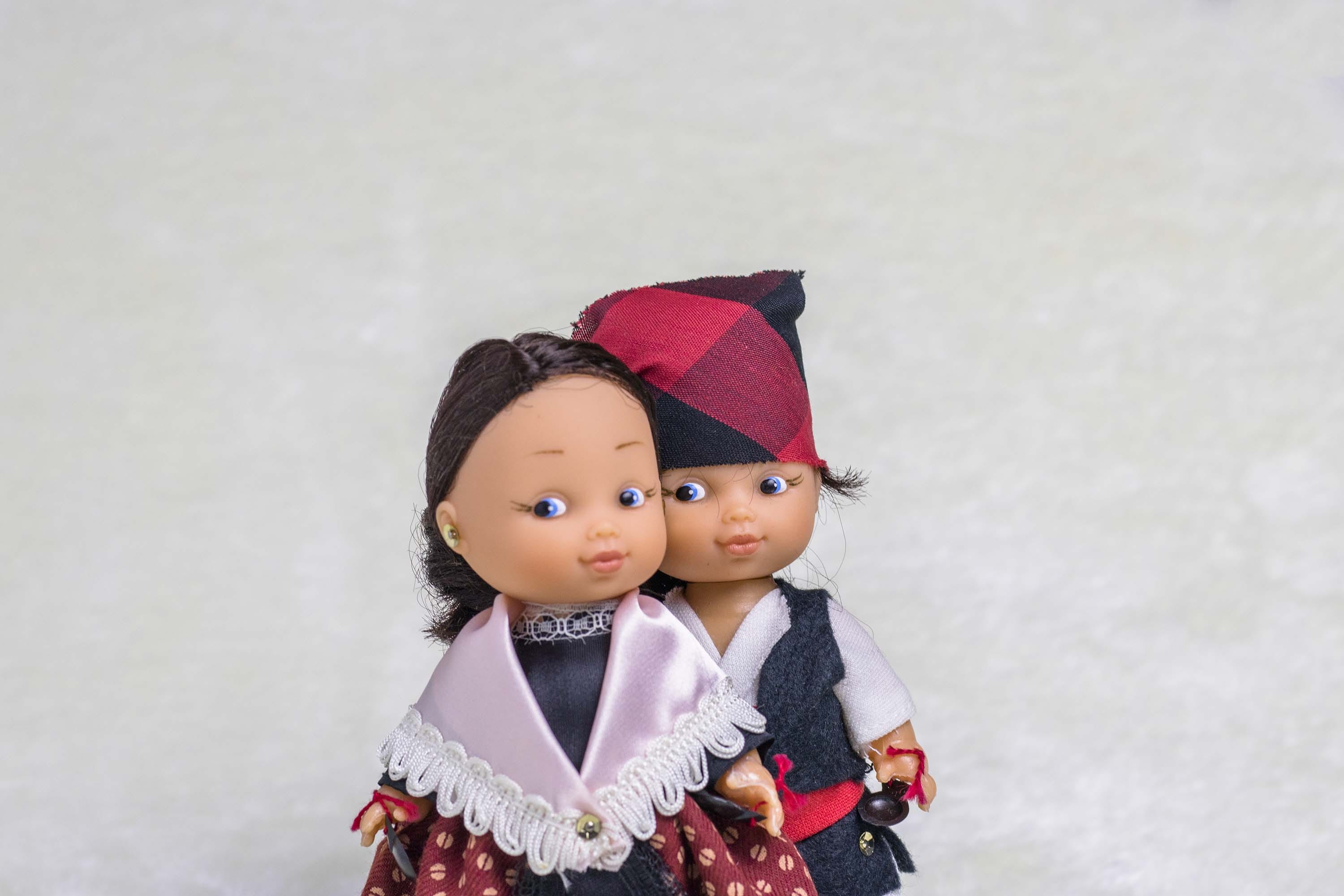 lifestyles, folklore, girls, baturro, portrait, front view, cute, standing, scarf, red, innocence, women, looking at camera, spain, dolls, indoors, wall - building feature, HD Wallpaper