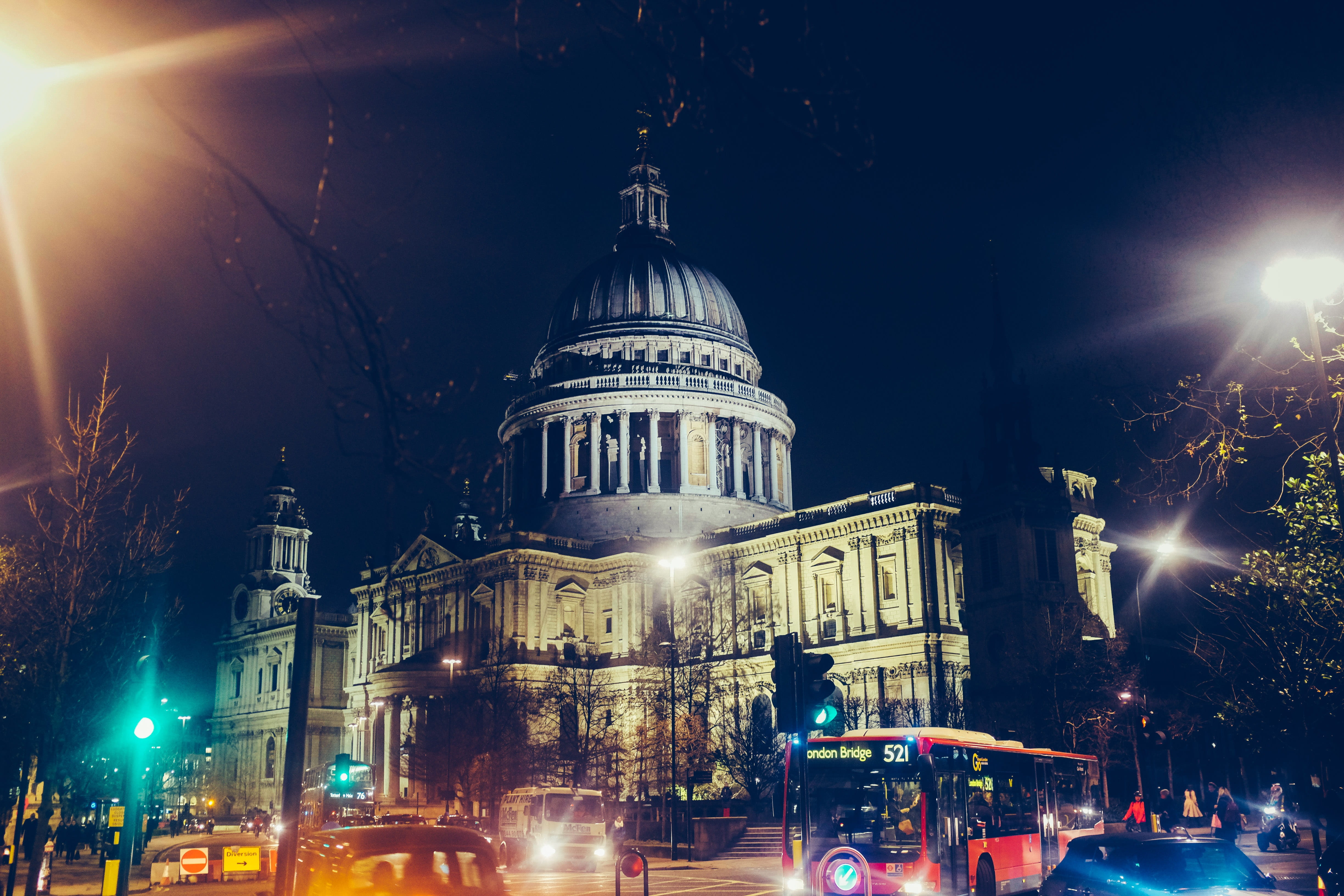 street light, spirituality, passing, cars, building exterior, religion, belief, bus, lens flare, gray, motion, dark, architecture, travel, london, traffic, HD Wallpaper
