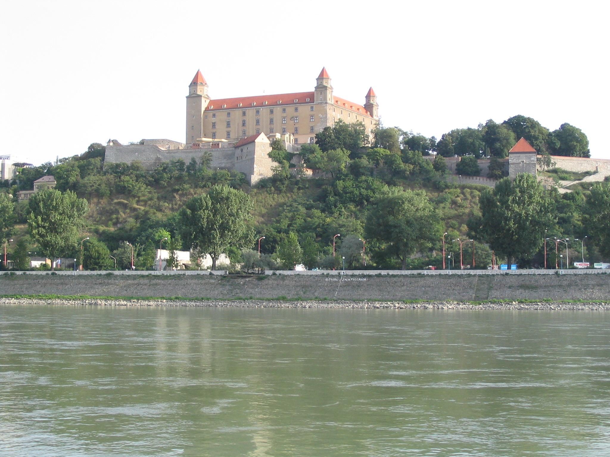 1080P, europe, animals, castle, bratislava, travel, slovakia, HD Wallpaper